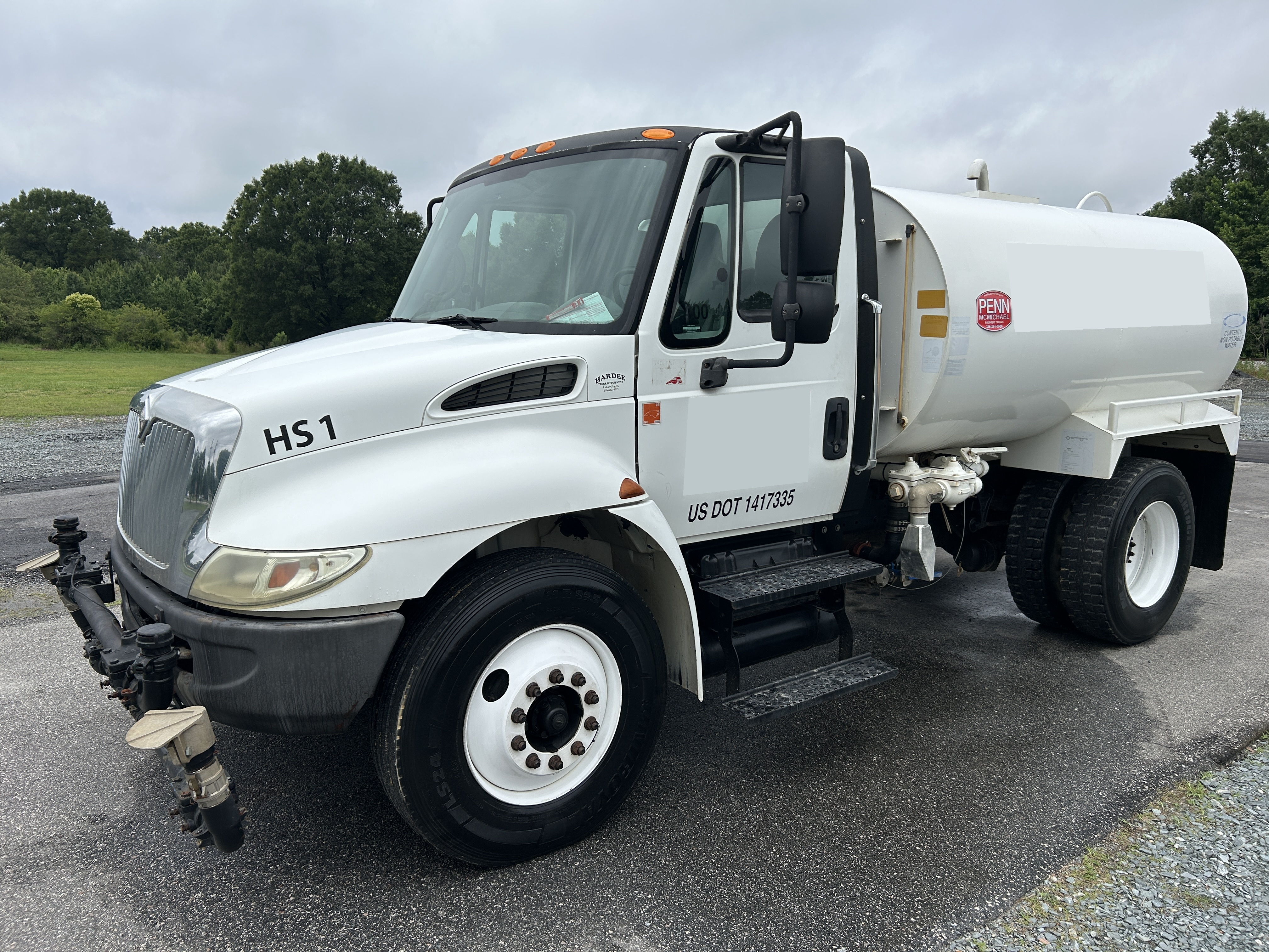Used 2006 International 2000 Gallon Water Truck