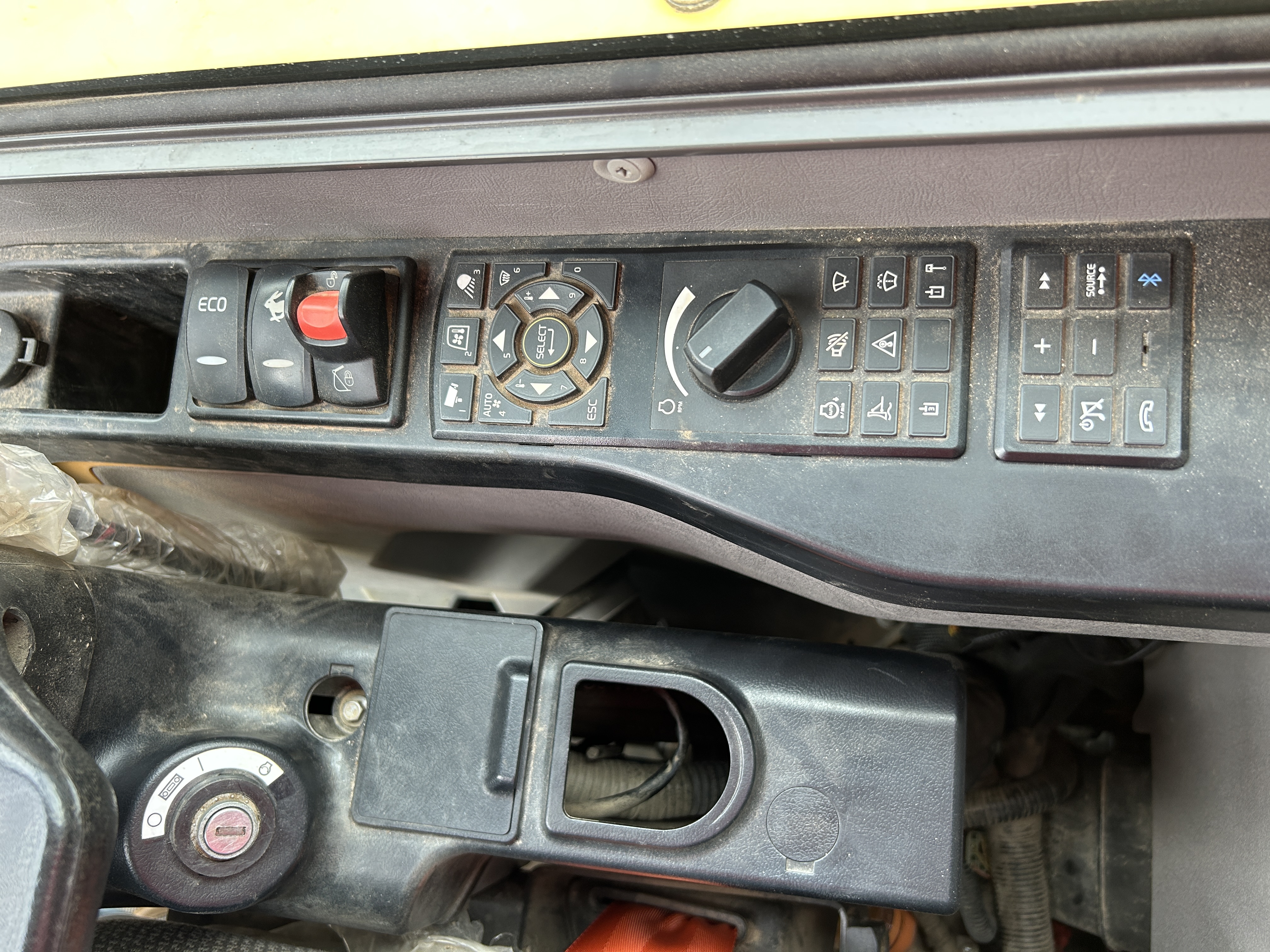 Used 2022 Volvo ECR88D PRO with only 654 hrs, loaded!