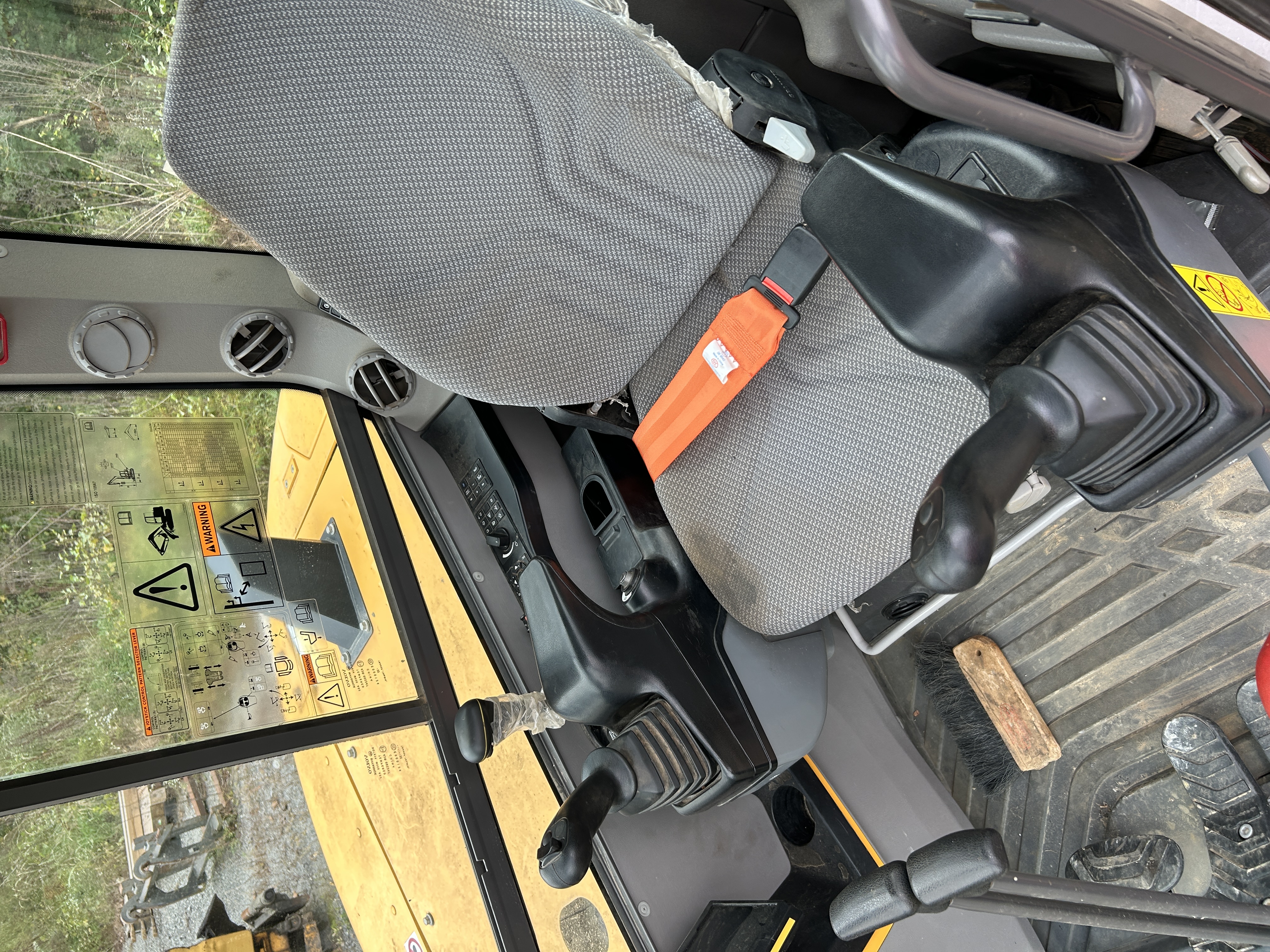 Used 2022 Volvo ECR88D PRO with only 654 hrs, loaded!