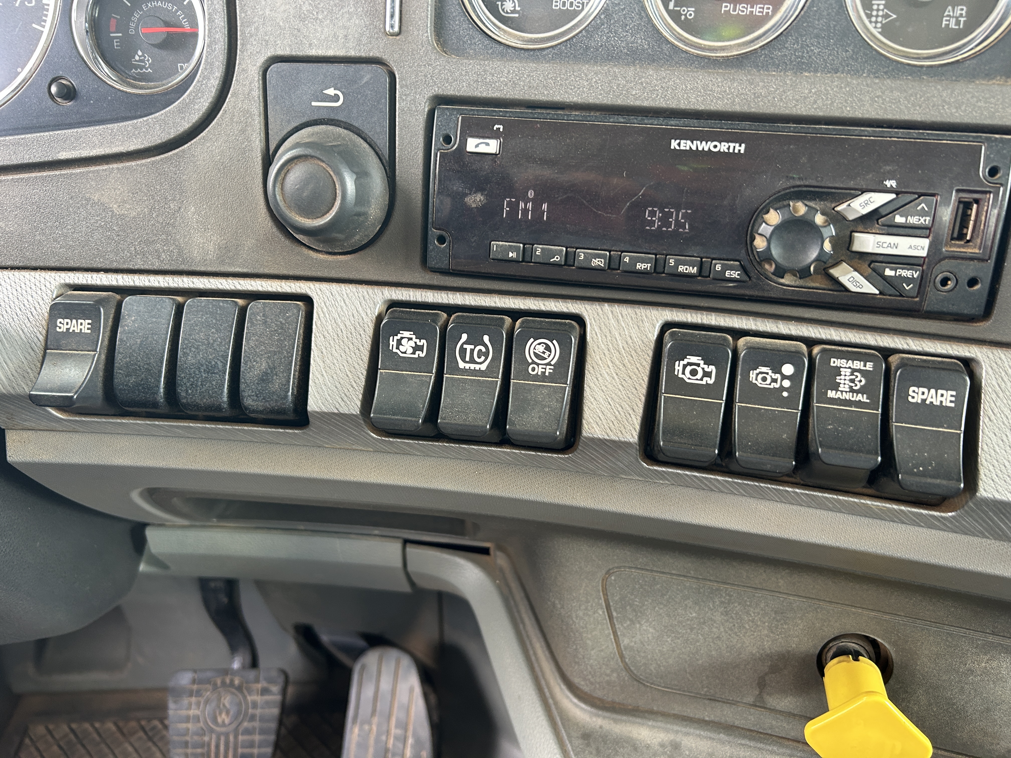 Used 2016 Kenworth T880 Quad Axle Dump Truck - Automatic