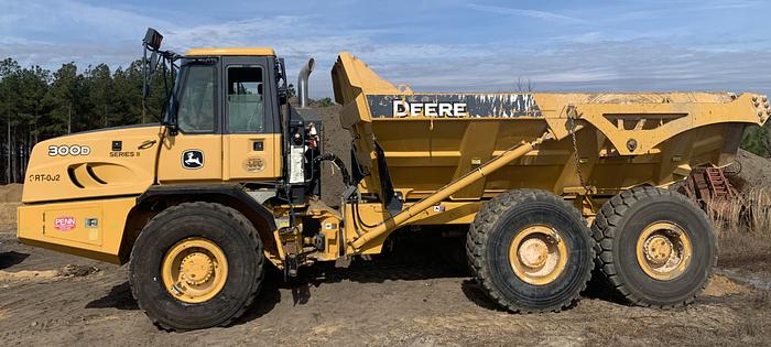 Used 2014 Deere 300D Series II wiht Tailgate
