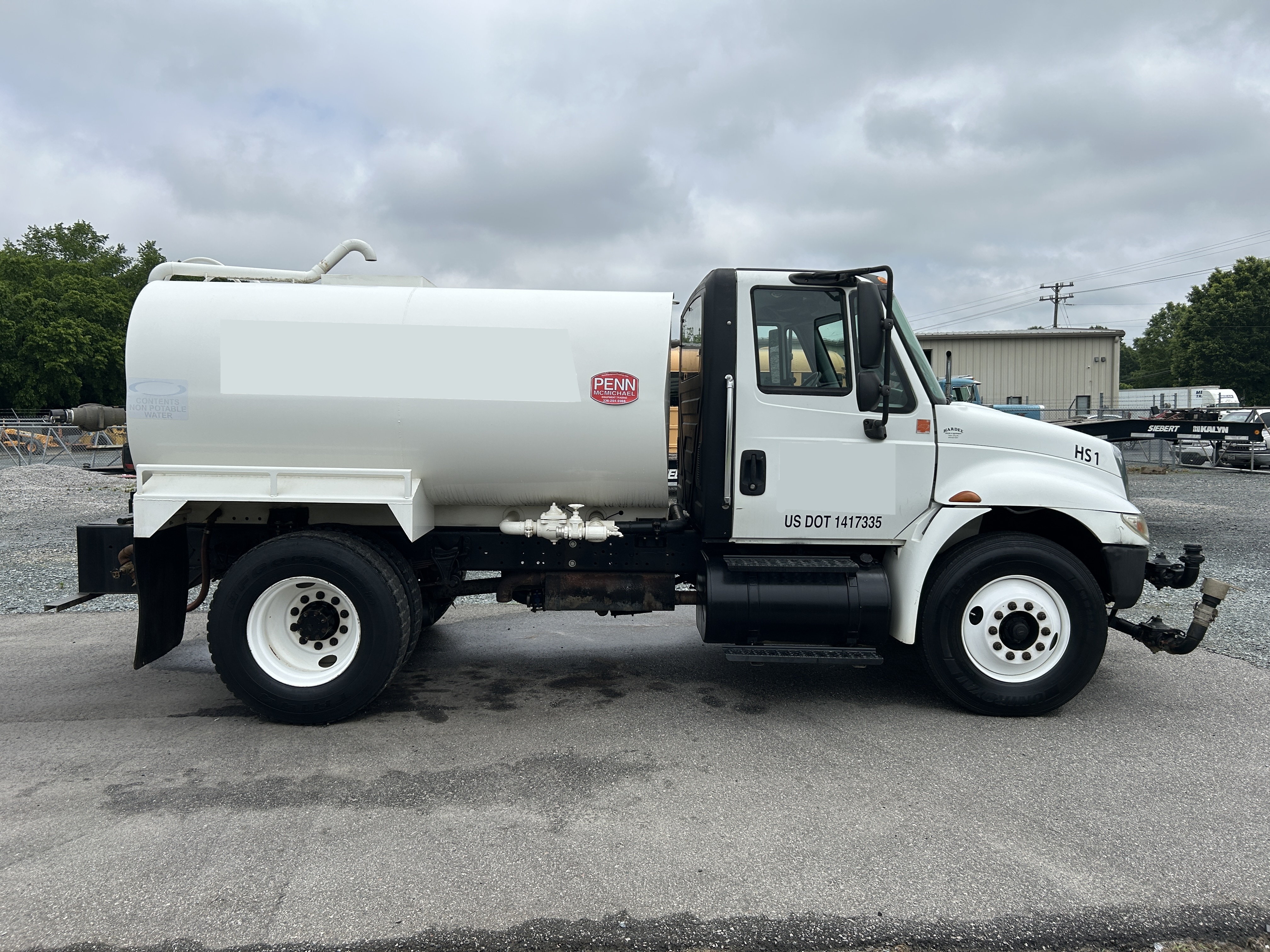 Used 2006 International 2000 Gallon Water Truck