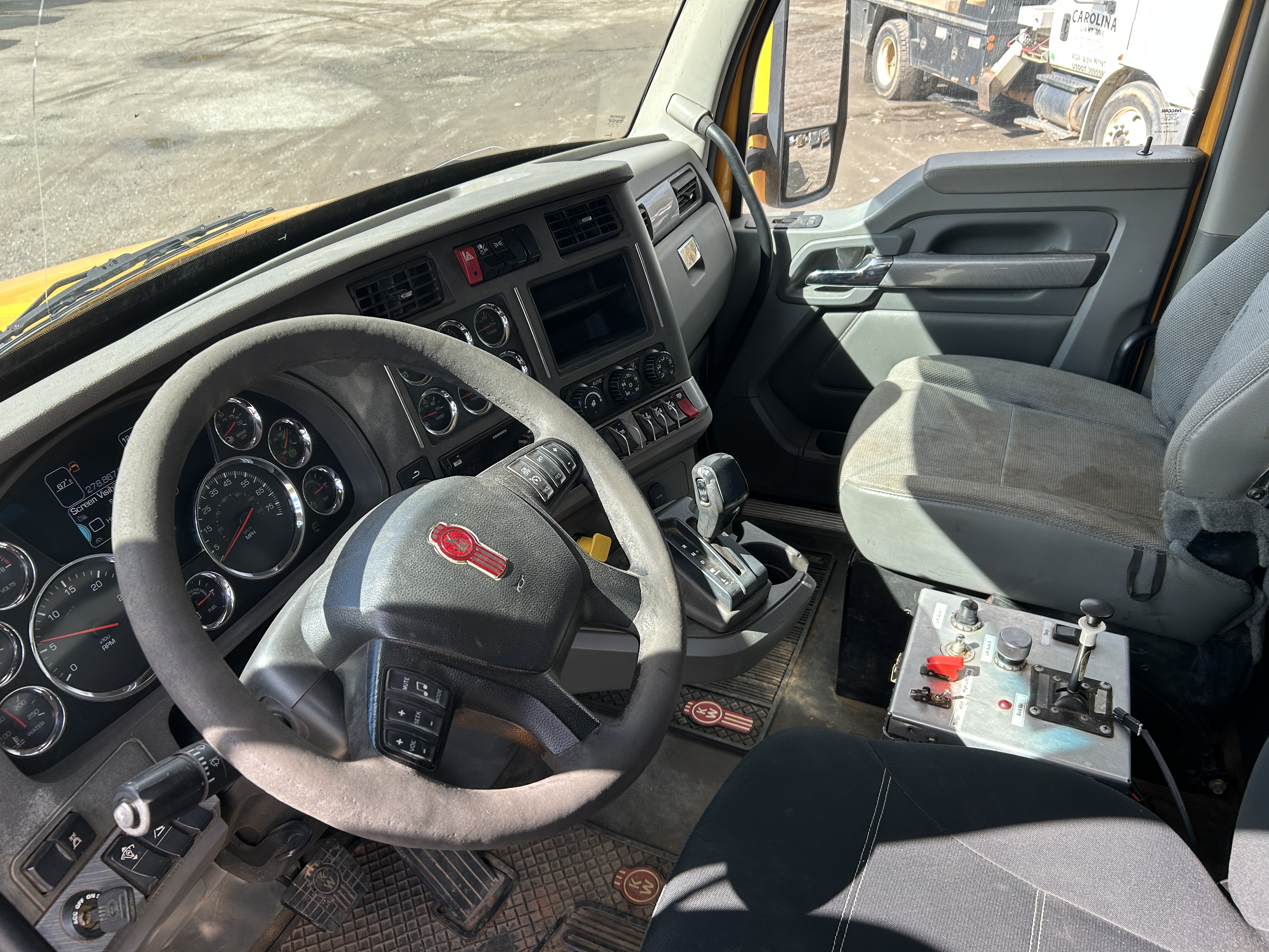 Used 2016 Kenworth T880 Quad Axle Dump Truck - Automatic