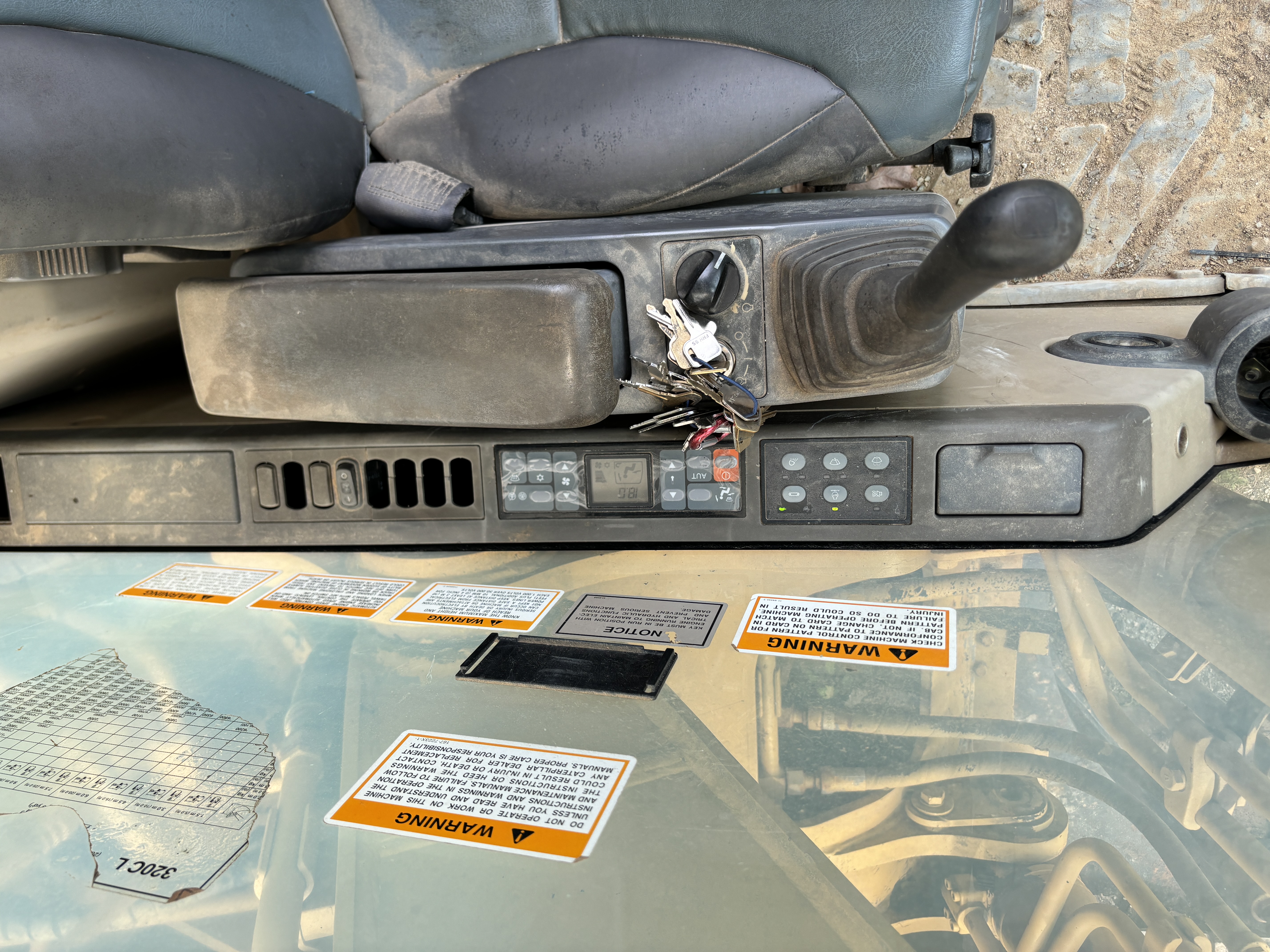 Used 2002 CATERPILLAR 320CL