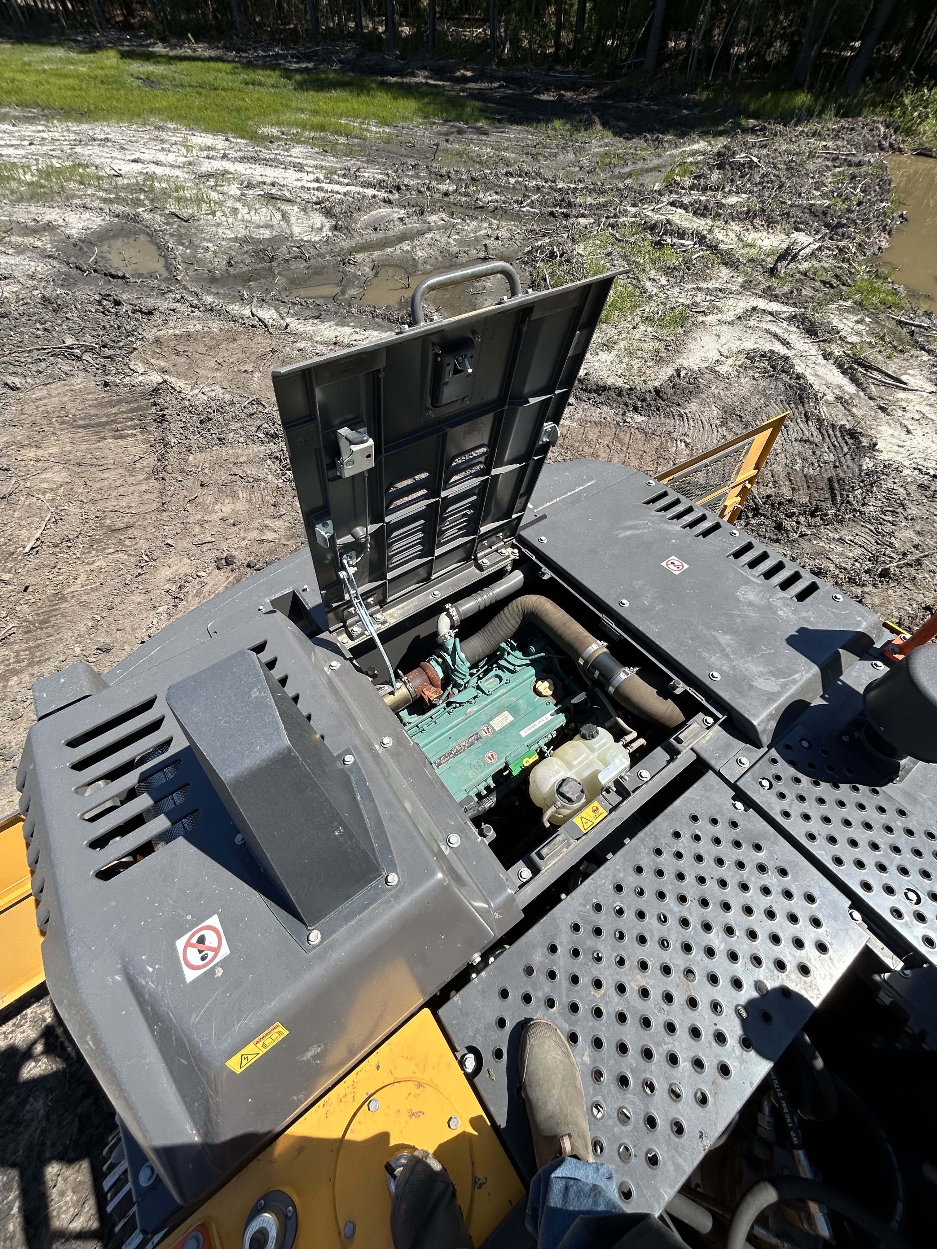 Used 2023 Volvo EC220EL with 385 hrs, progressive link hydraulic thumb