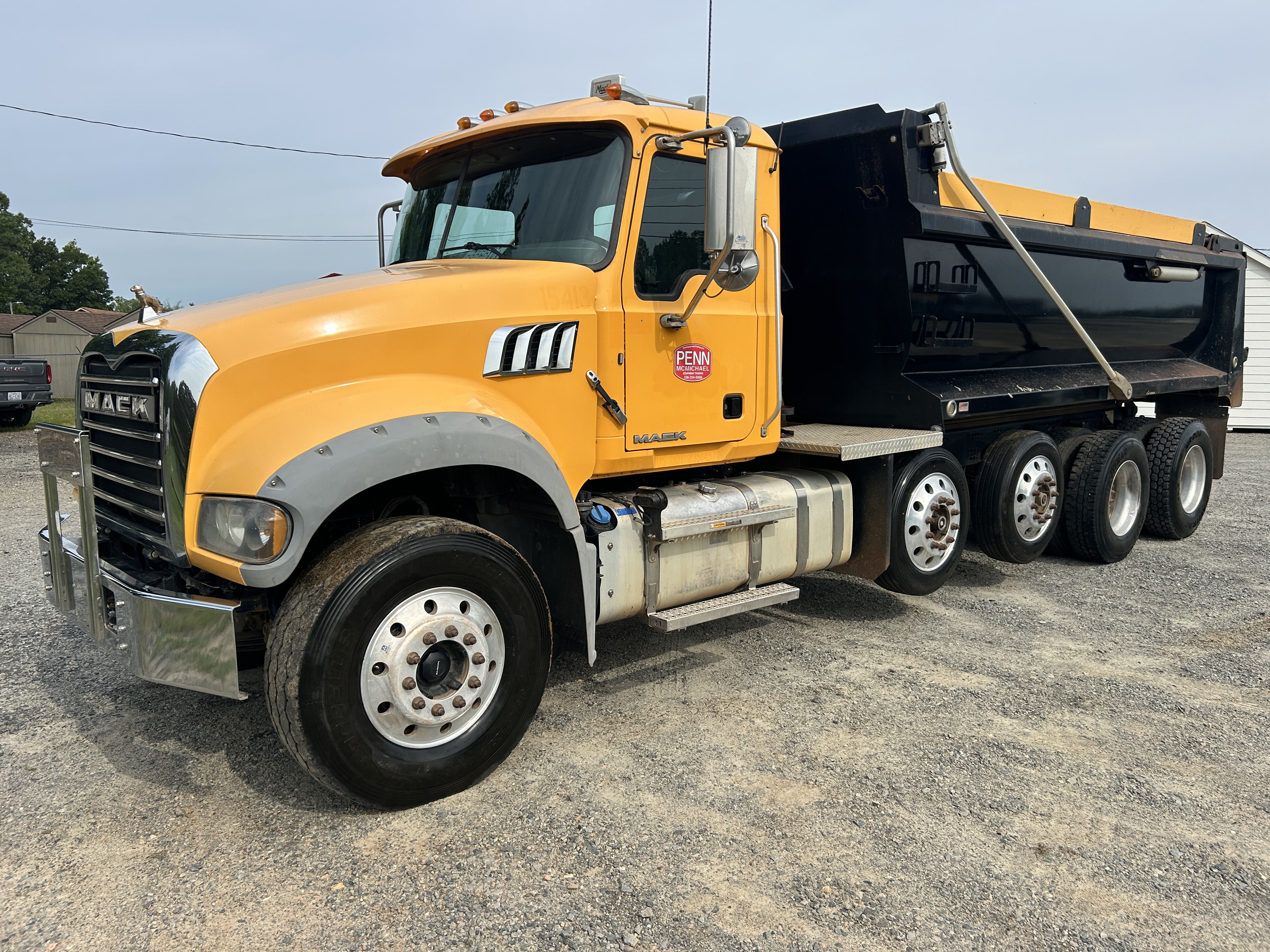 Used 2018 Mack Granite GU713 Quad Axle Dump Truck - automatic