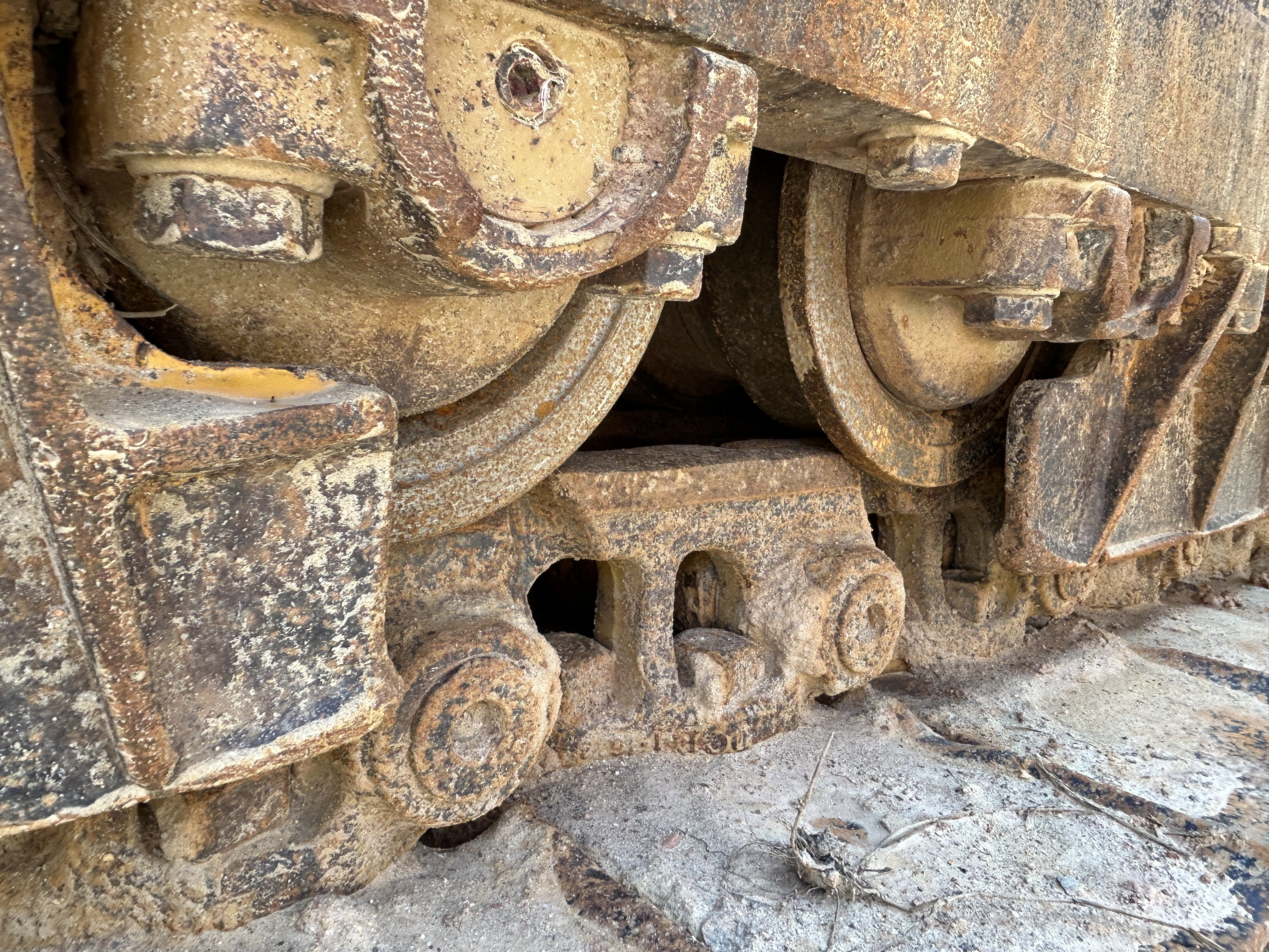 Used 2009 DEERE 950J (D7R size) with ripper