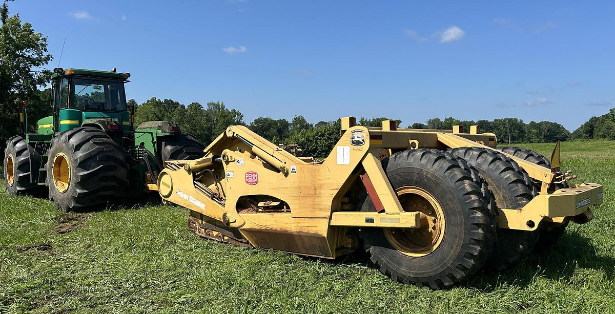 Used 2005 Deere 1810E Pull Pan with Deere 9400 tractor with 4455 hrs