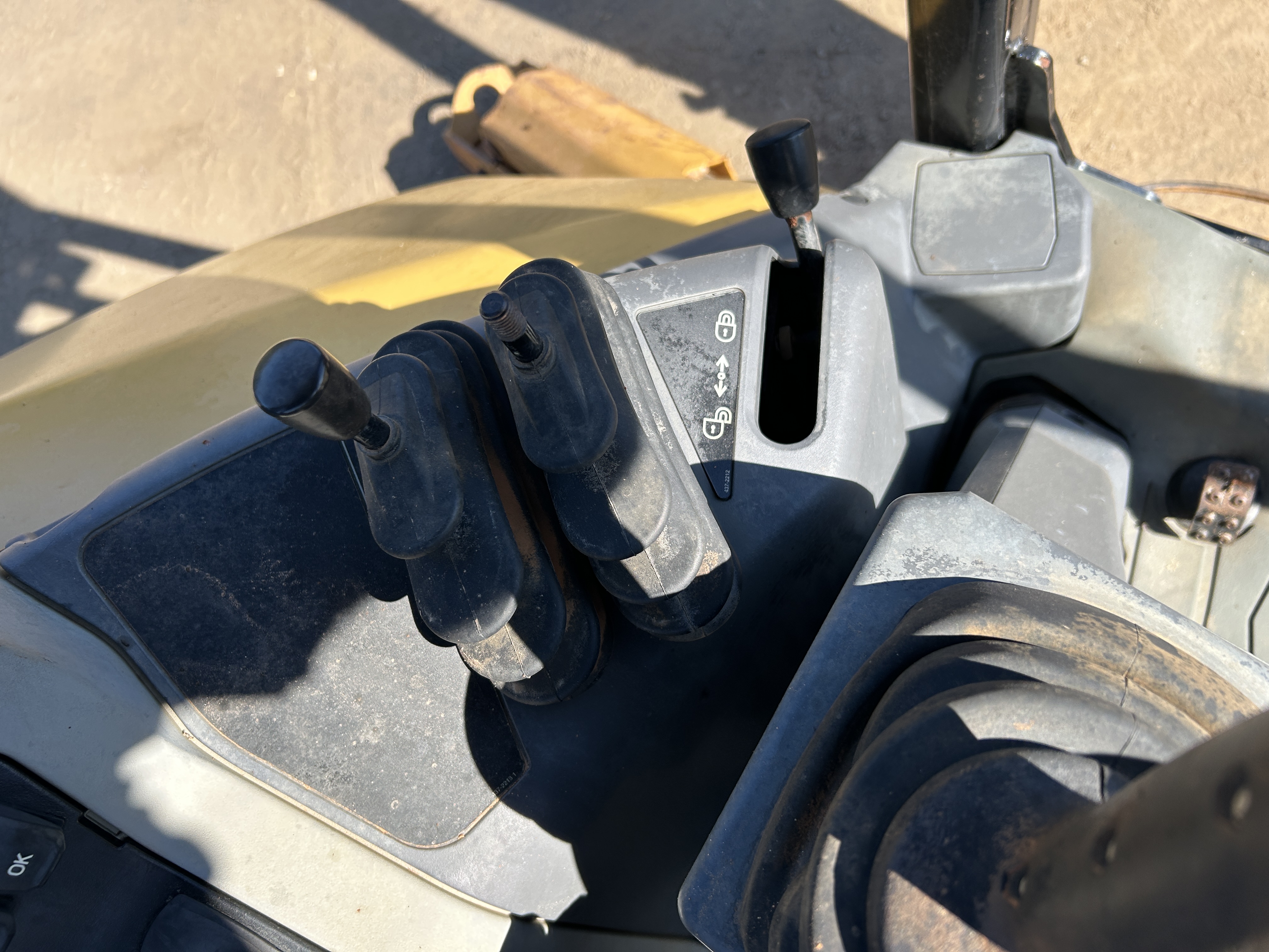 Used 2015 Caterpillar 420F2 IT