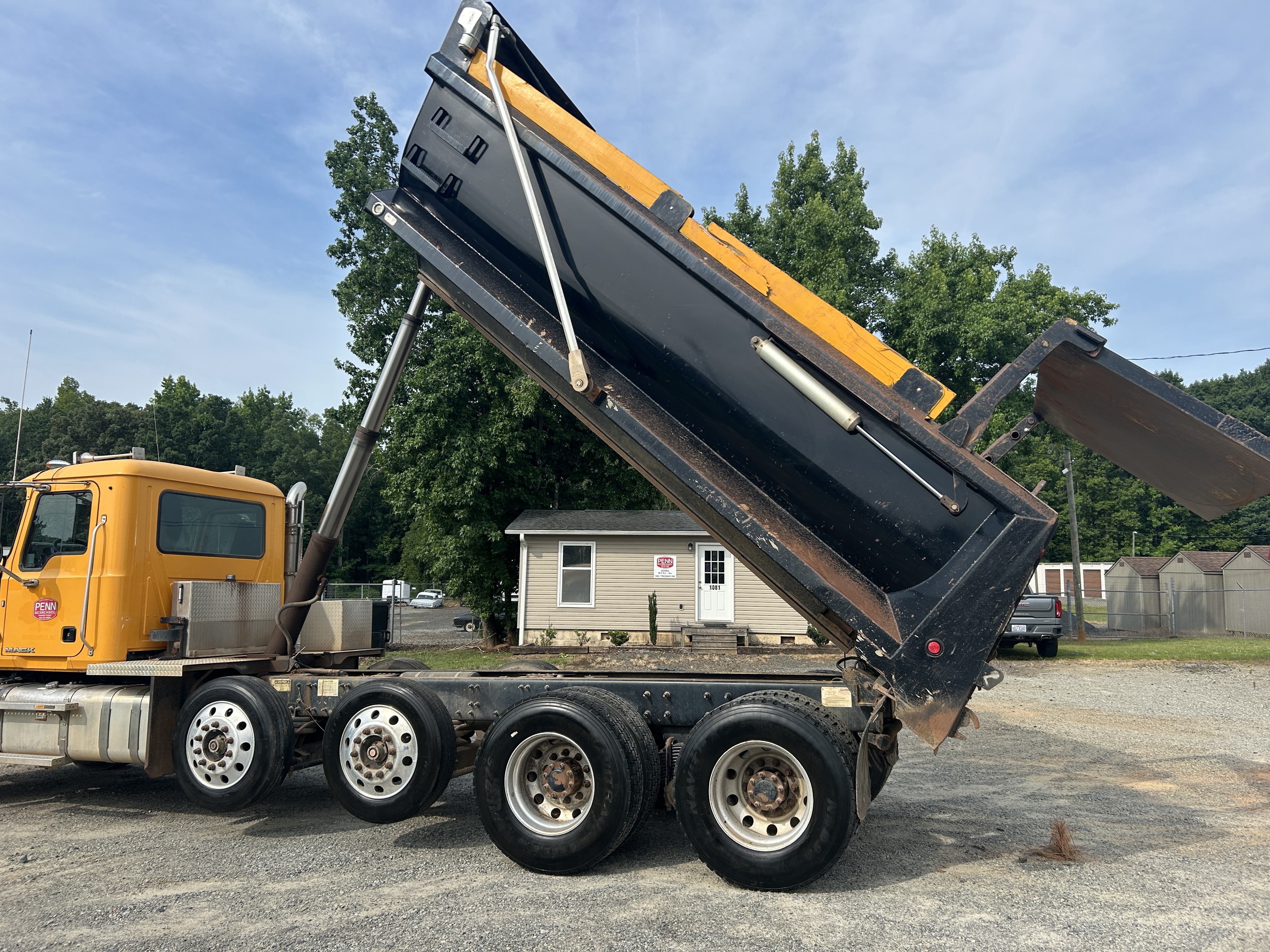 Used 2018 Mack Granite GU713 Quad Axle Dump Truck - automatic