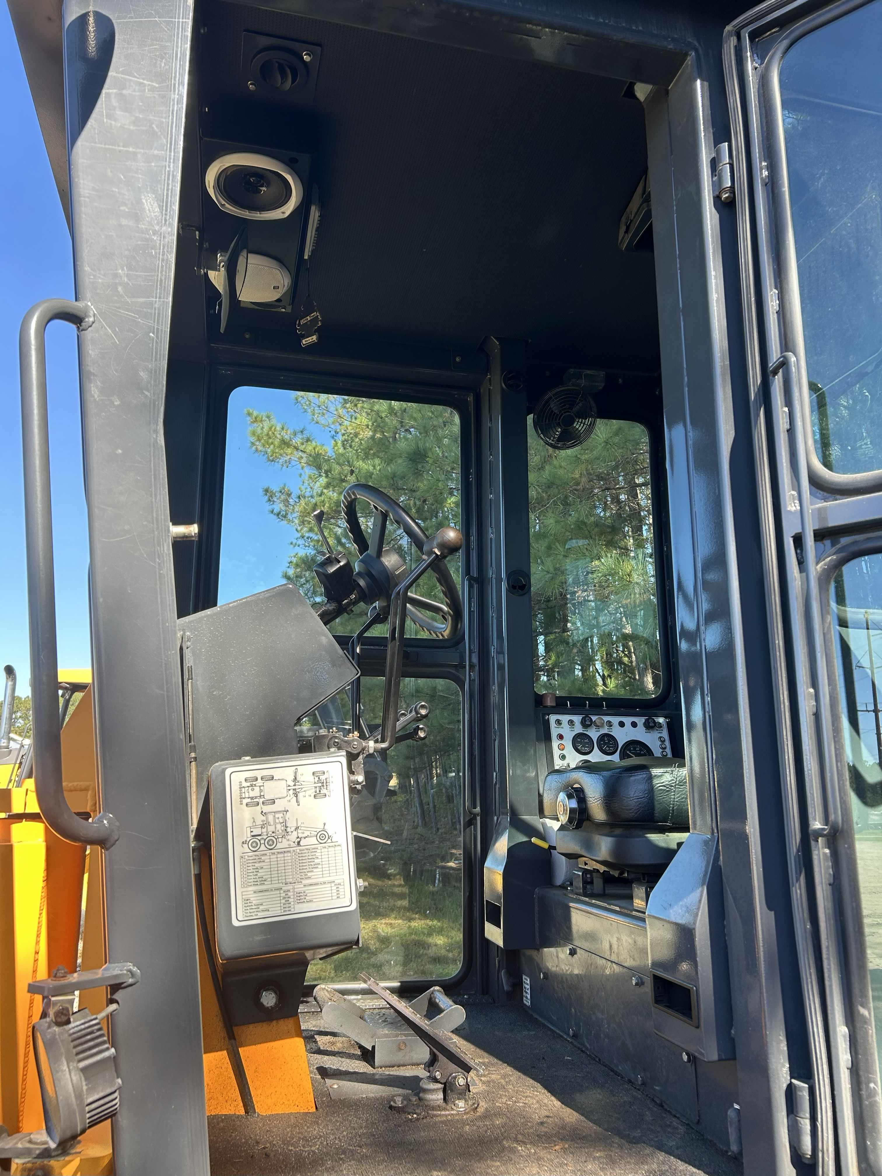 Used 2017 Leeboy 685C with only 1362
