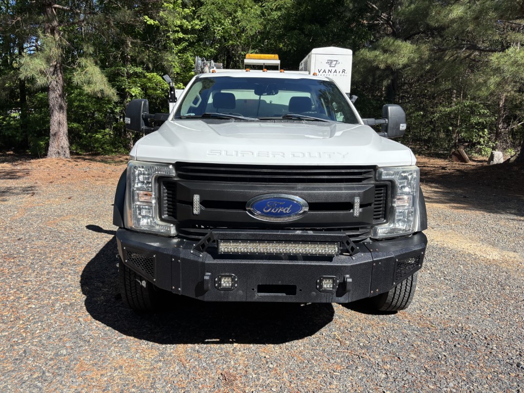Used 2019 Ford F550 XL service truck