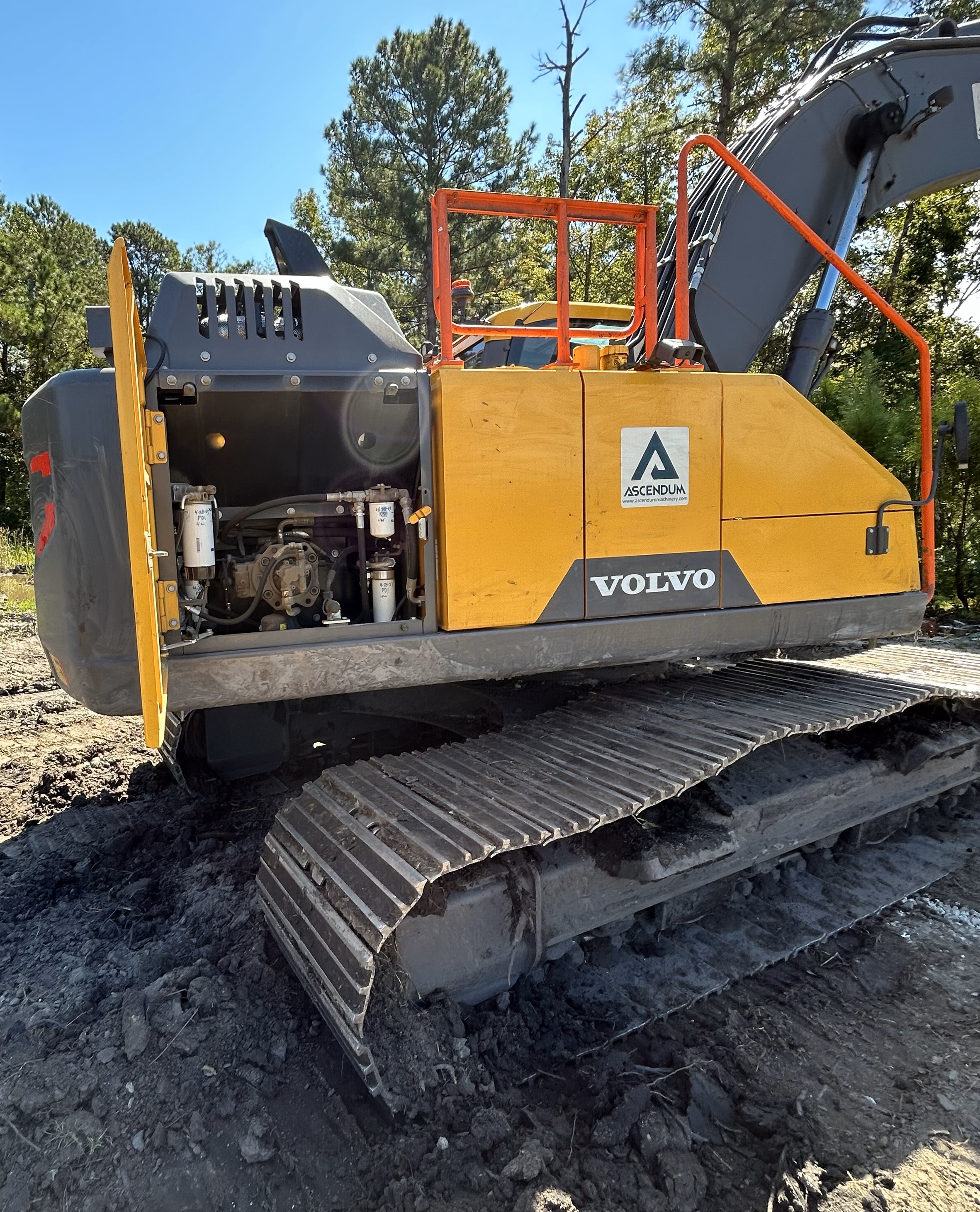 Used 2023 Volvo EC220EL with 385 hrs, progressive link hydraulic thumb