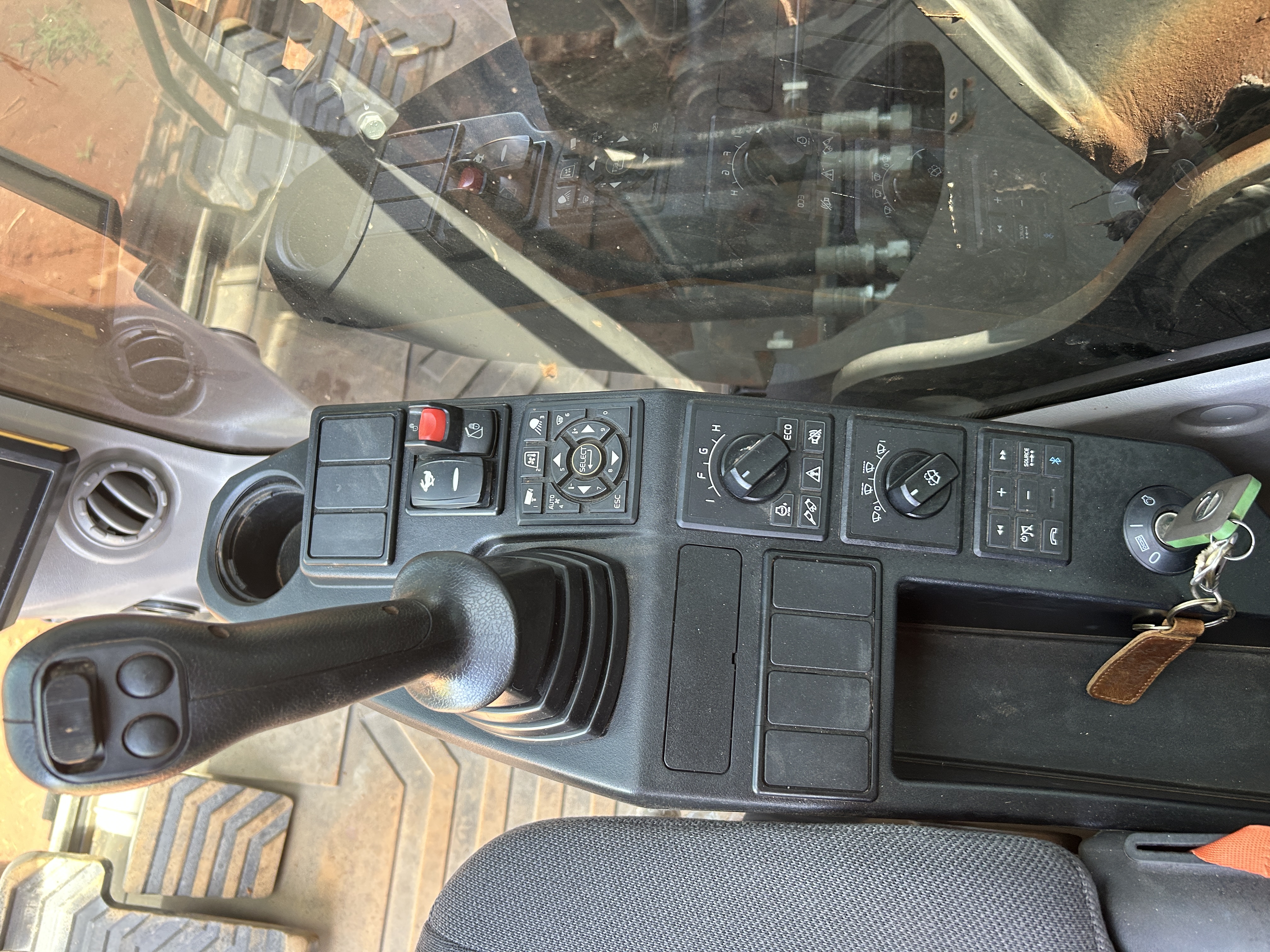 Used 2023 Volvo EC200EL - Loaded like new