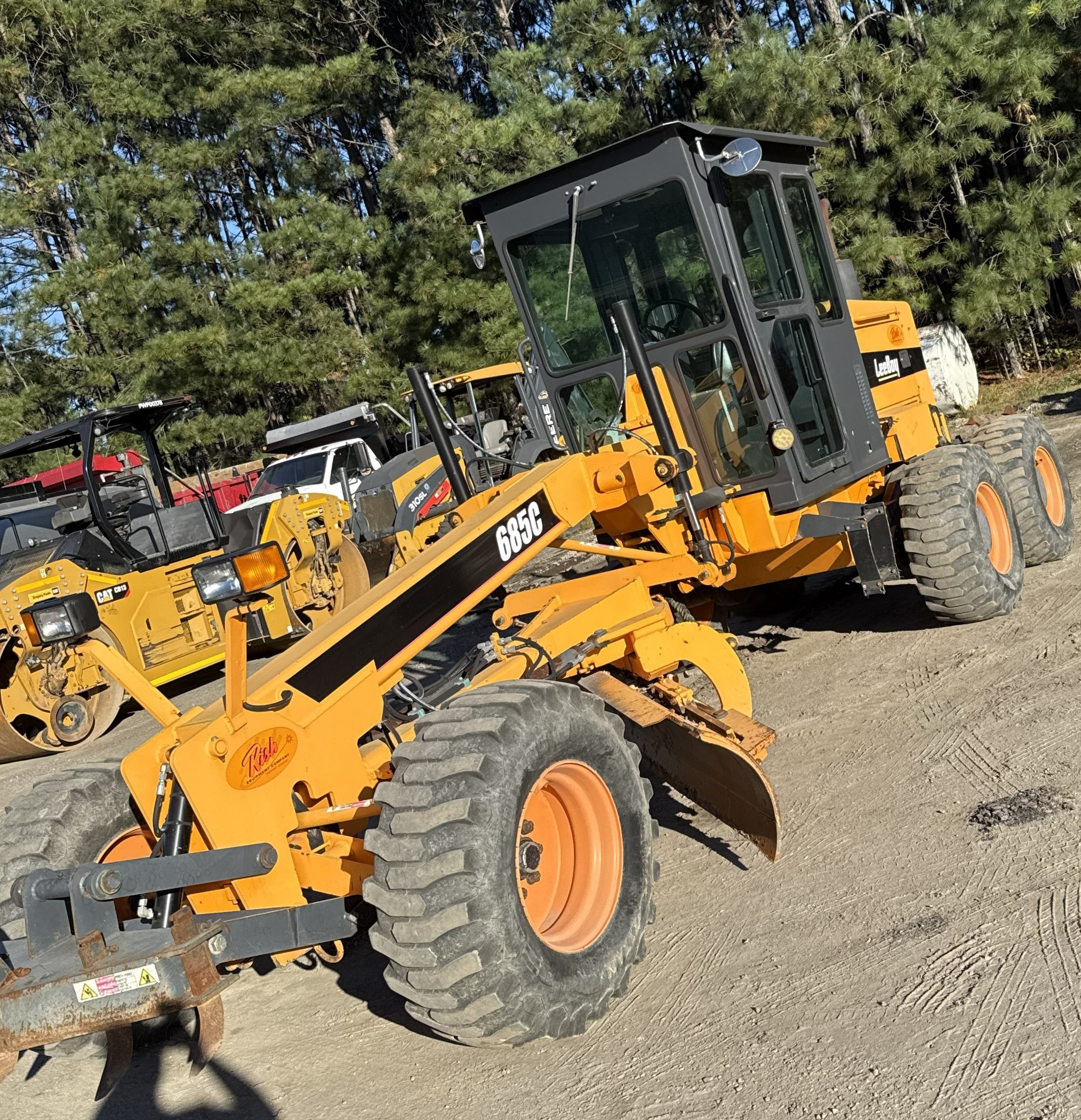 Used 2017 Leeboy 685C with only 1362