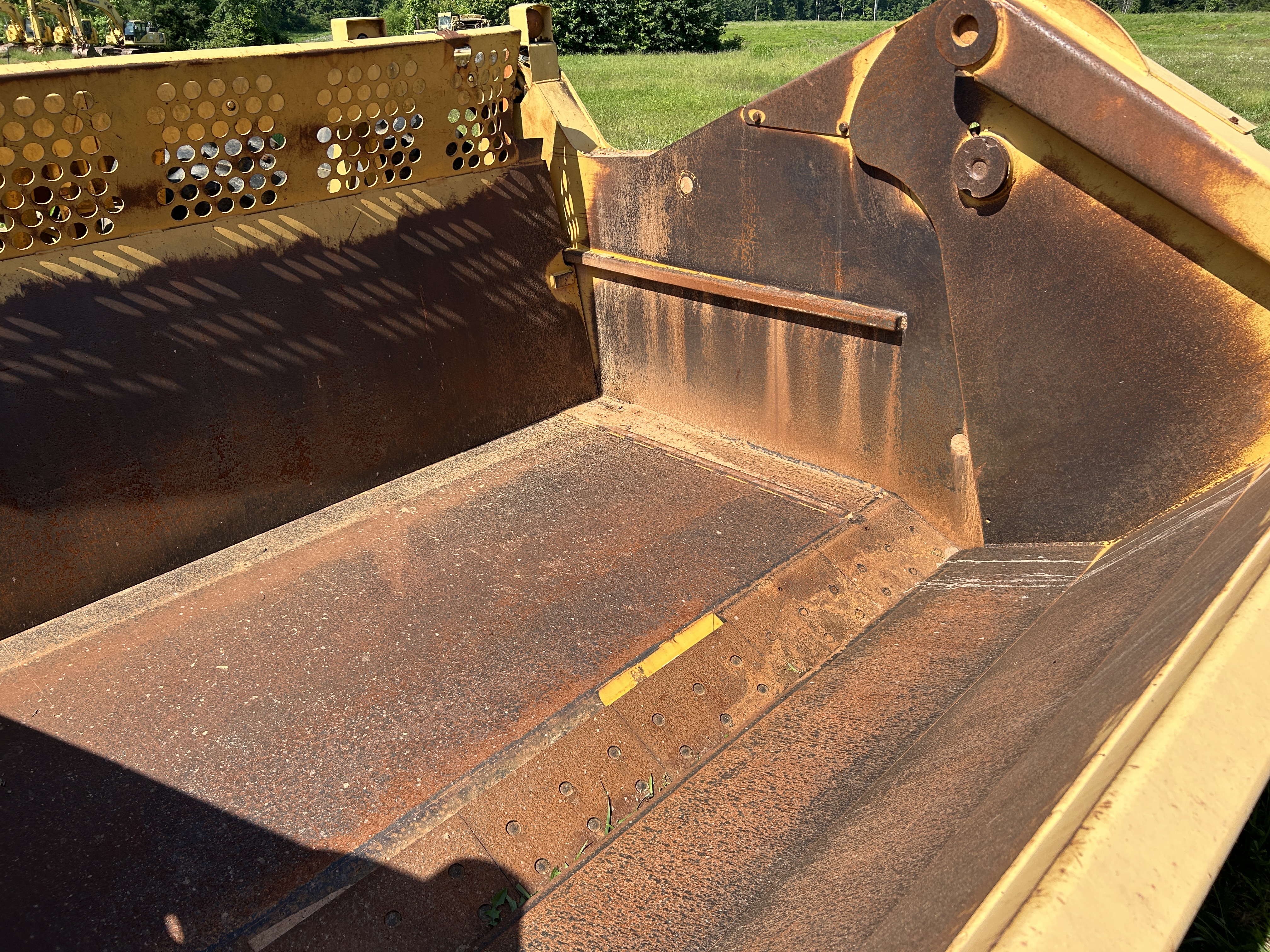 Used 2005 Deere 1810E Pull Pan with Deere 9400 tractor with 4455 hrs