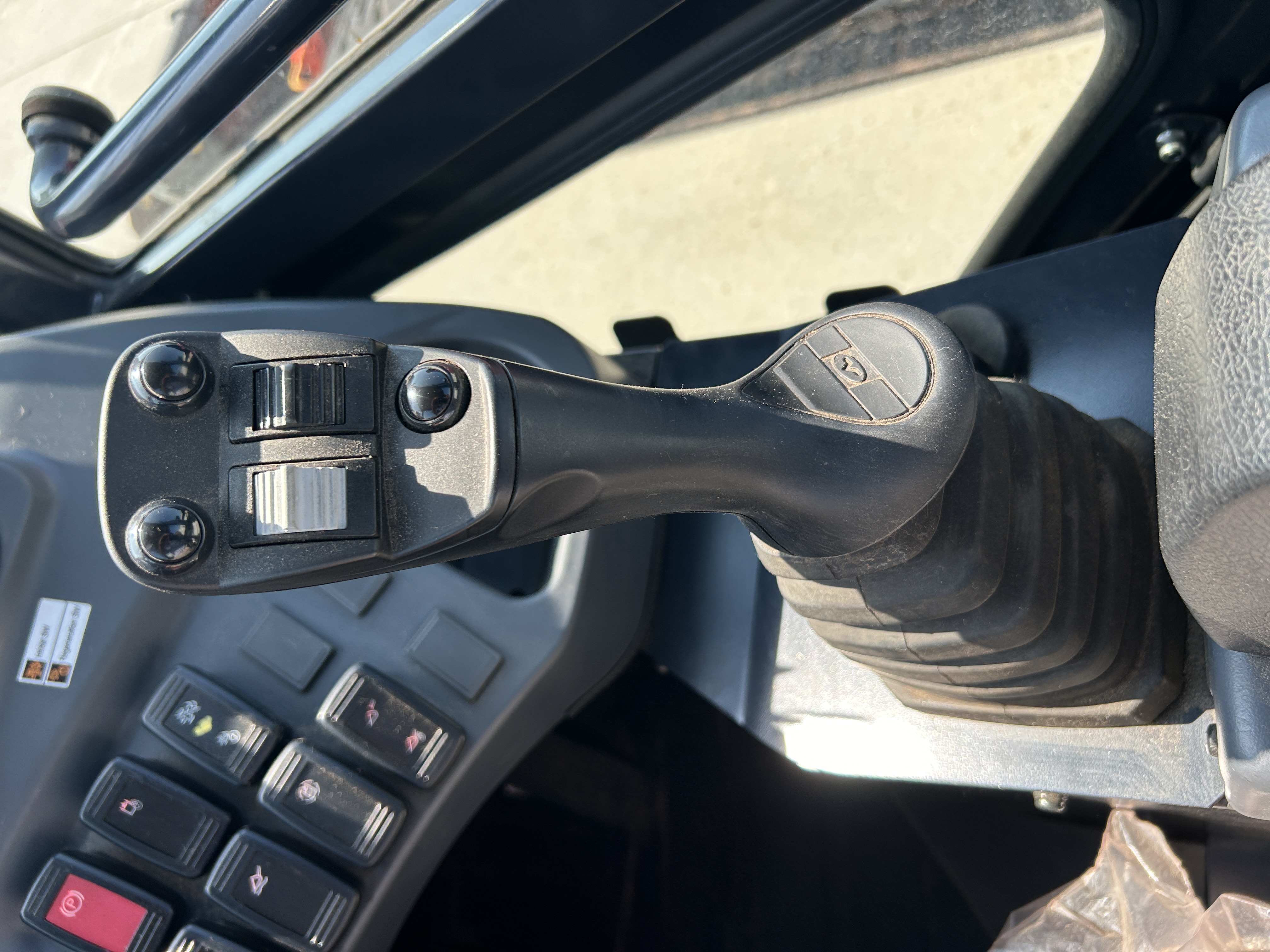 Used 2020 Kubota R630 wheel loader - never used in contruction!