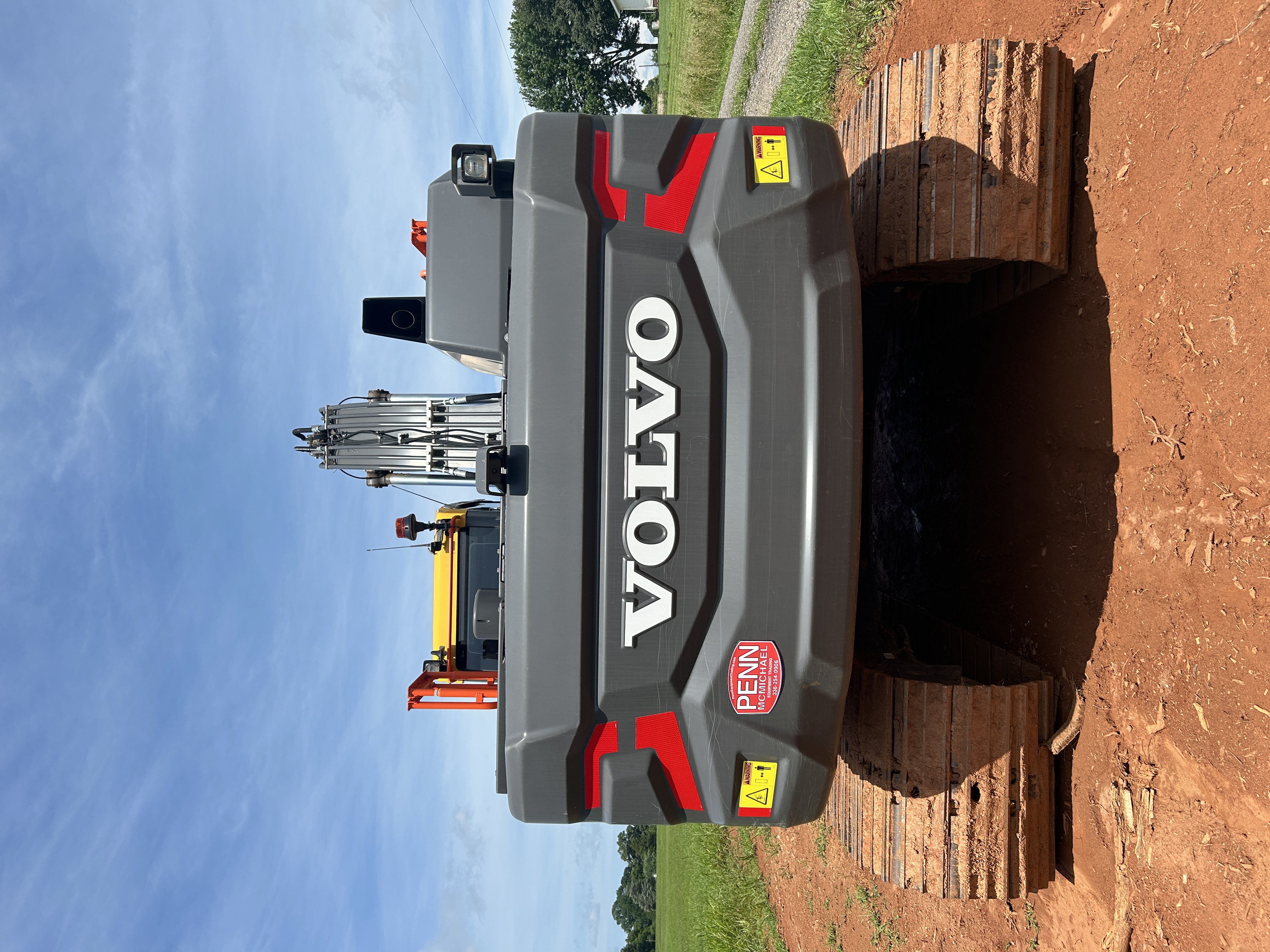 Used 2023 Volvo EC200EL - Loaded like new