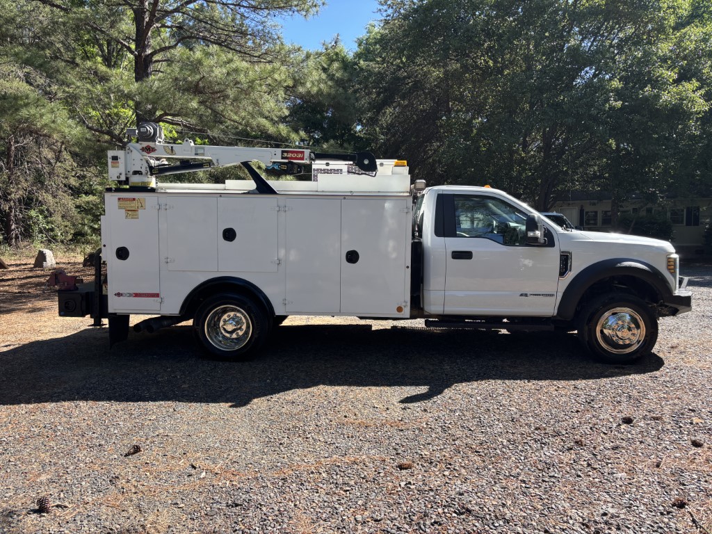 Used 2019 Ford F550 XL service truck