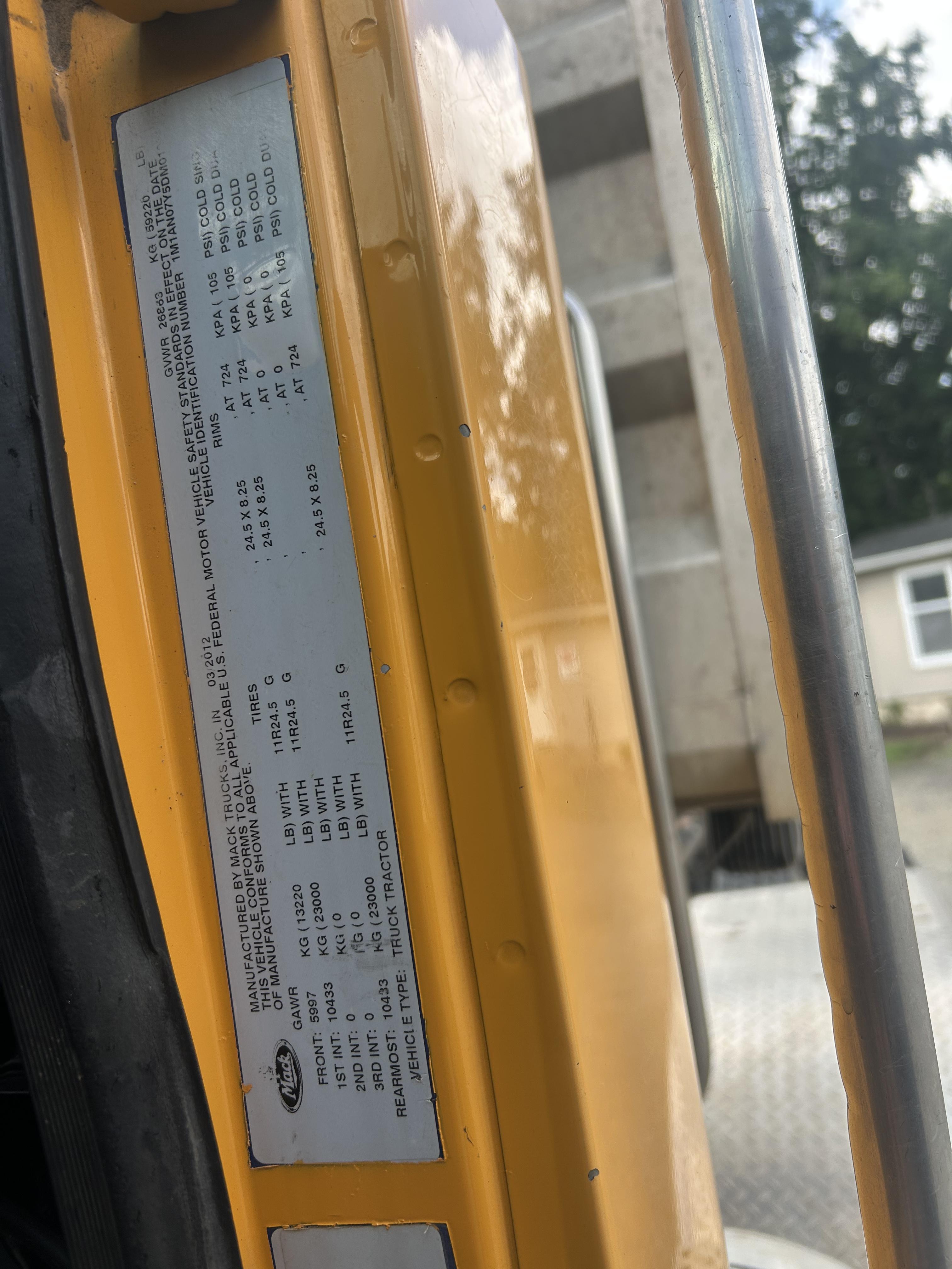 Used 2013 Mack CHU613 Pinnacle Road Tractor