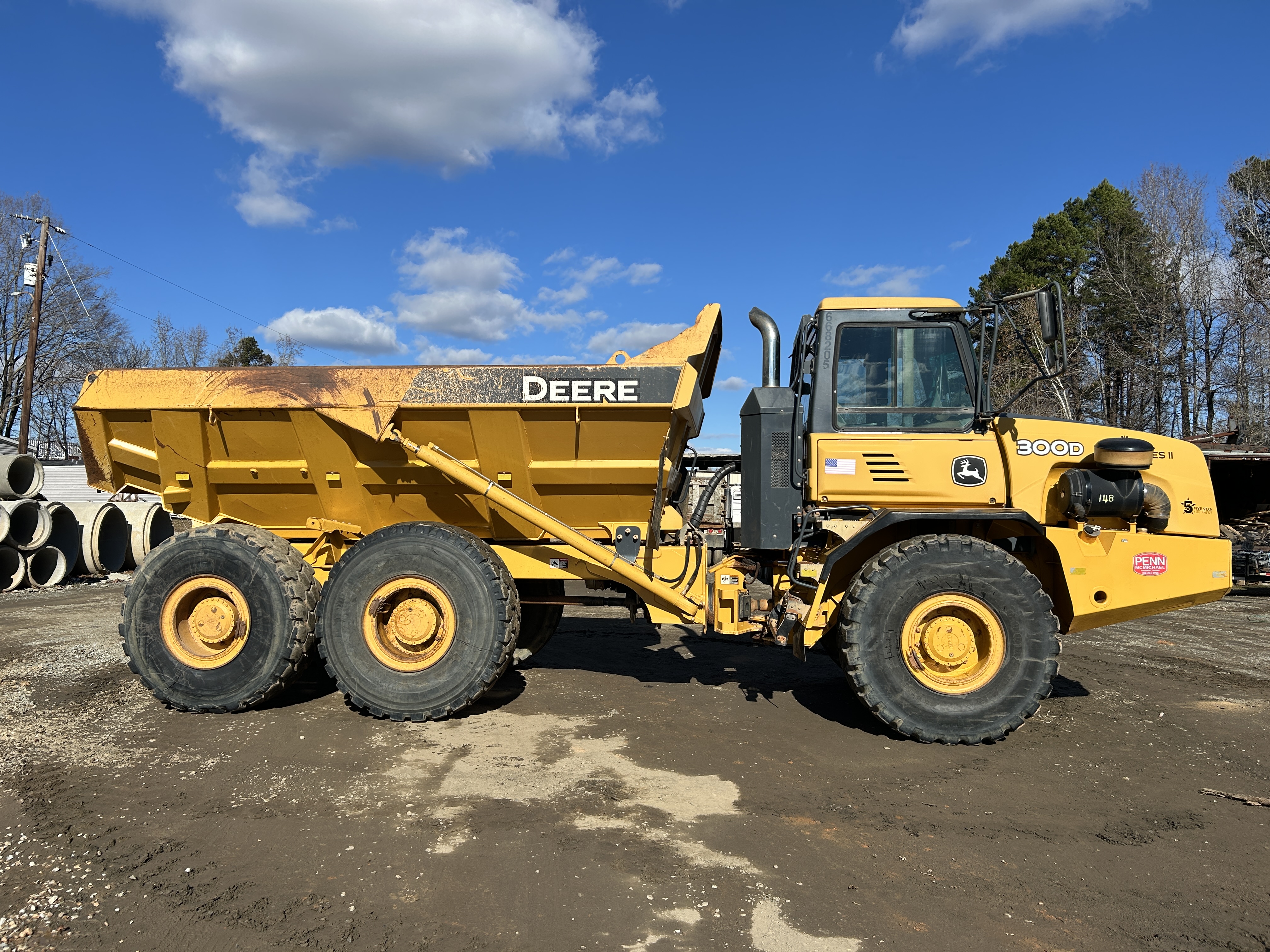 Used 2015 Deere 300D Series II