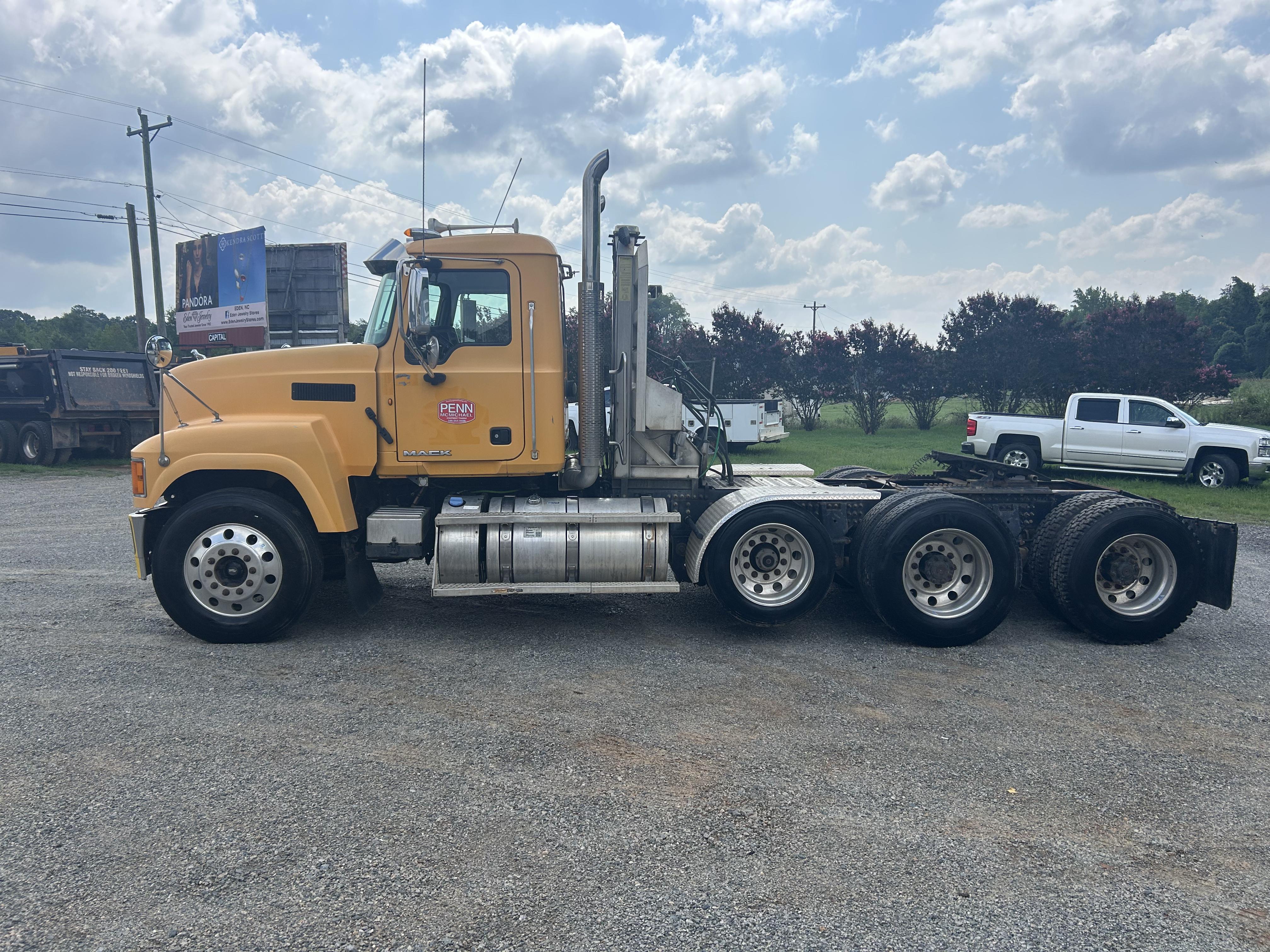 Used 2013 Mack CHU613 Pinnacle Road Tractor