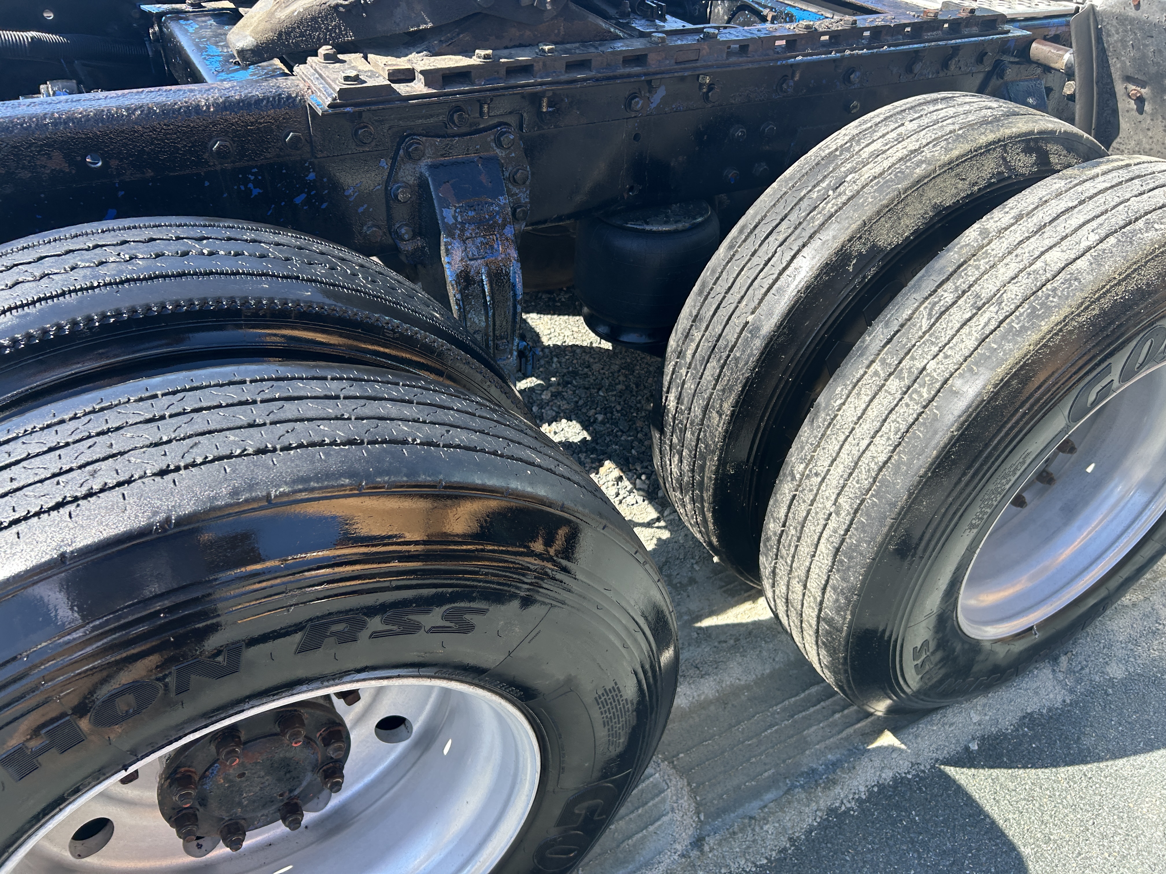 Used 1993 Peterbilt 379 Road Tractor