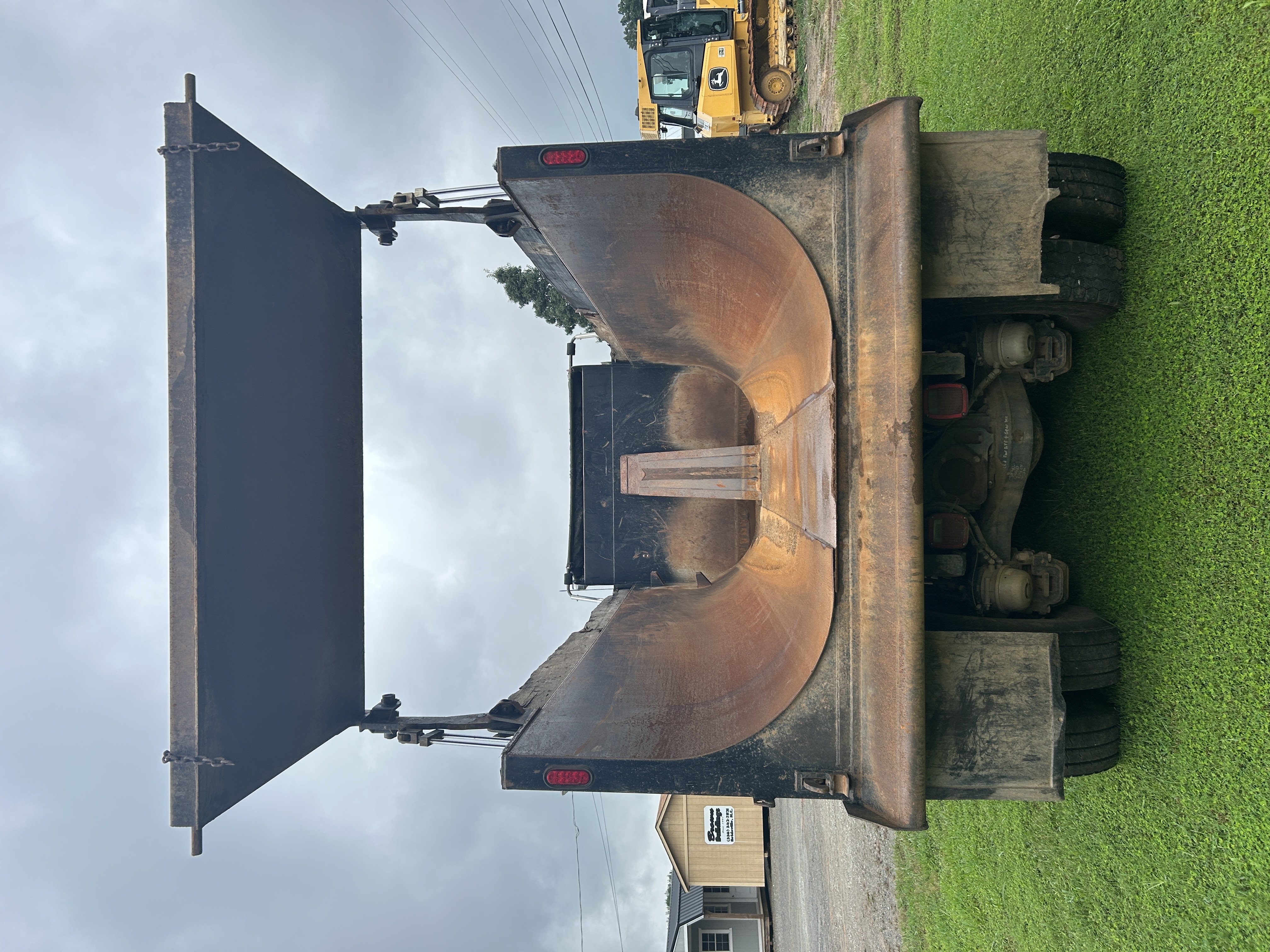 Used 2014 Mack Granite GU713 Quad Axle Dump Truck - Automatic