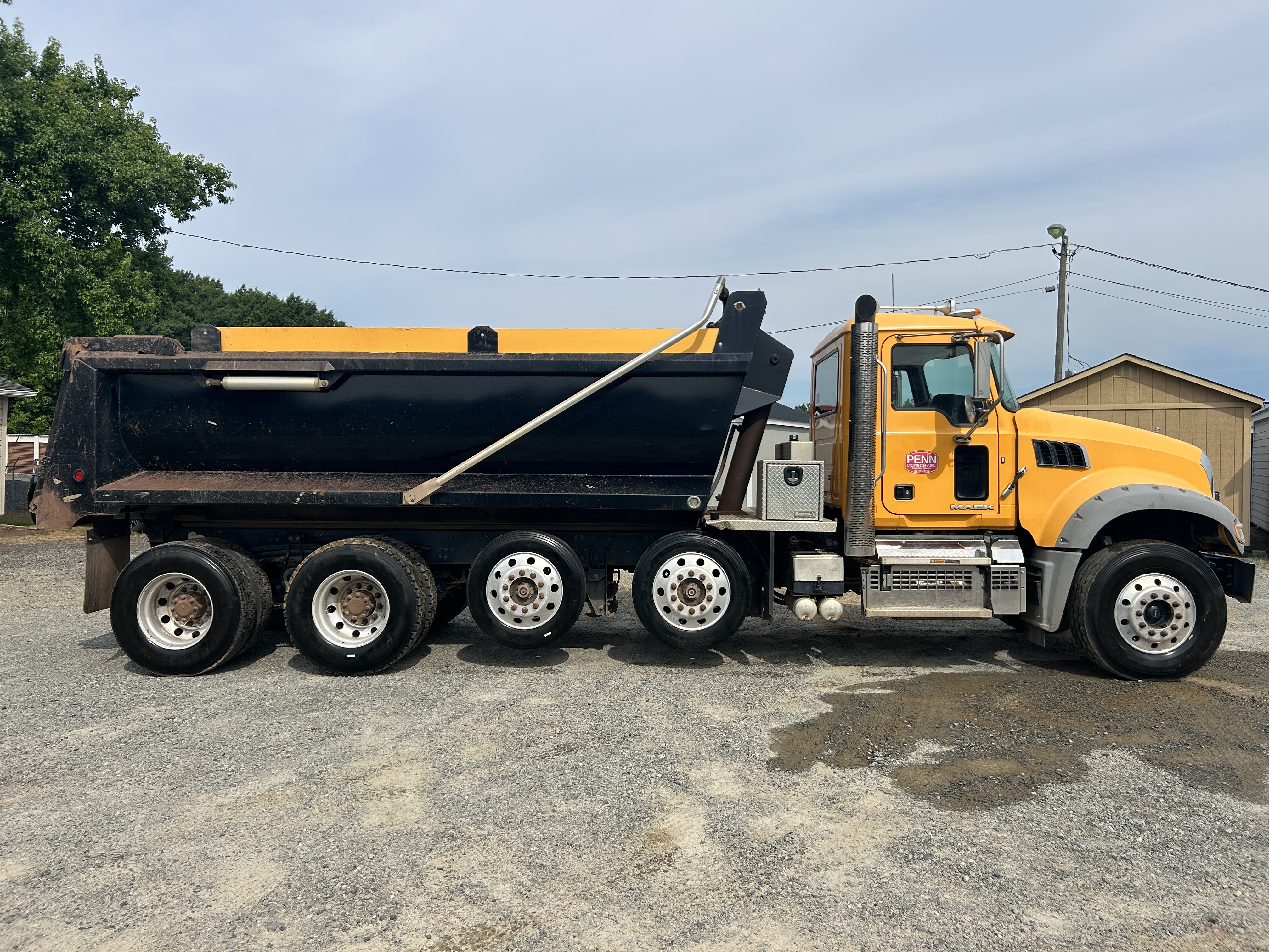 Used 2018 Mack Granite GU713 Quad Axle Dump Truck - automatic