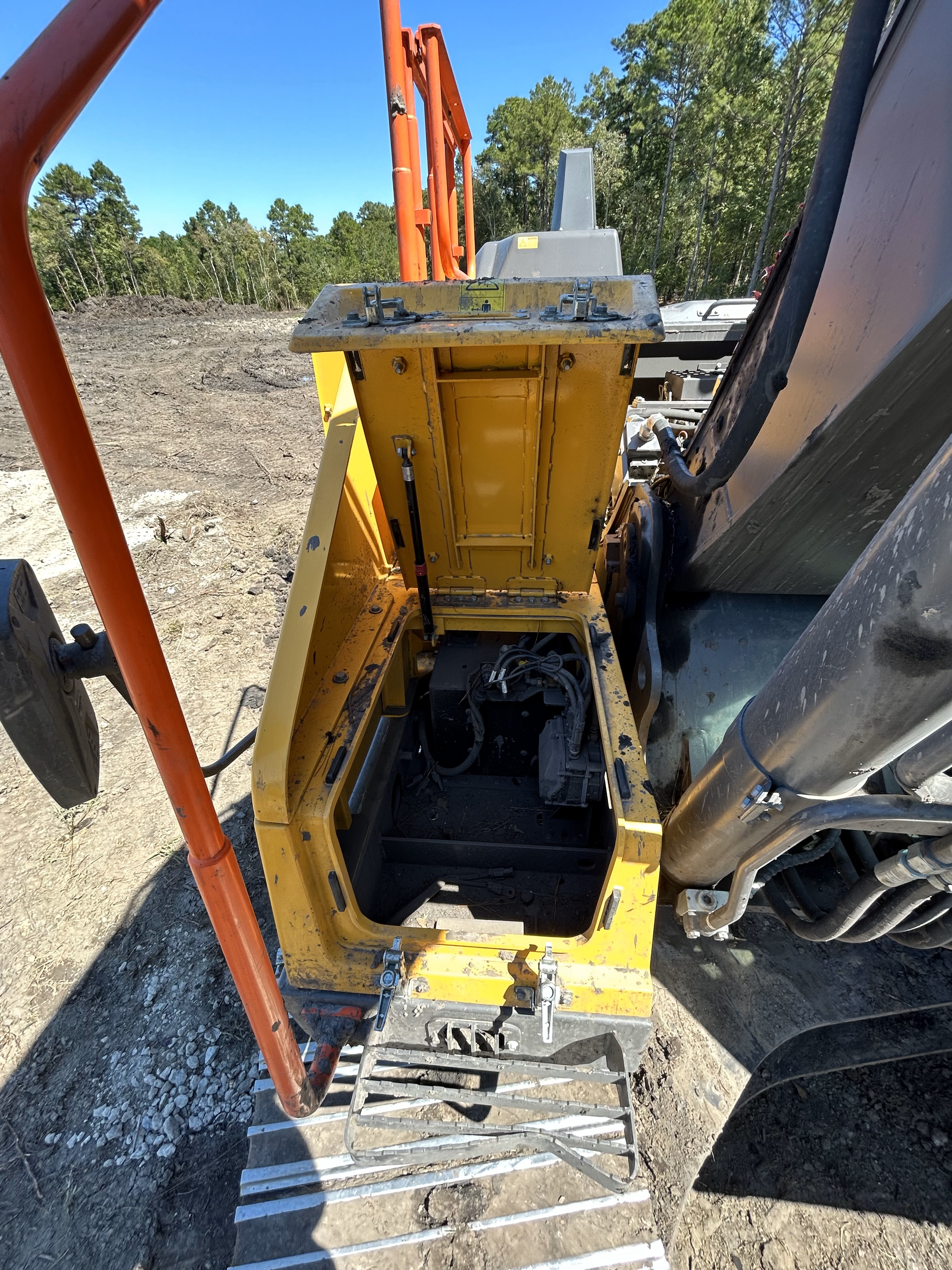 Used 2023 Volvo EC220EL with 385 hrs, progressive link hydraulic thumb