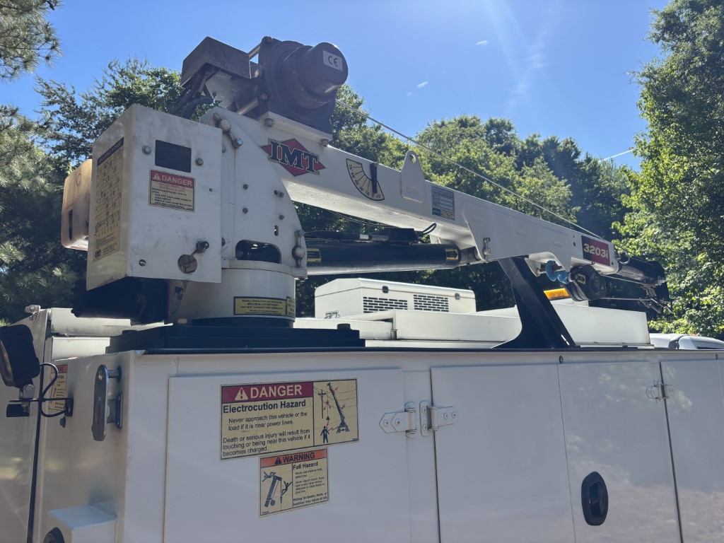 Used 2019 Ford F550 XL service truck