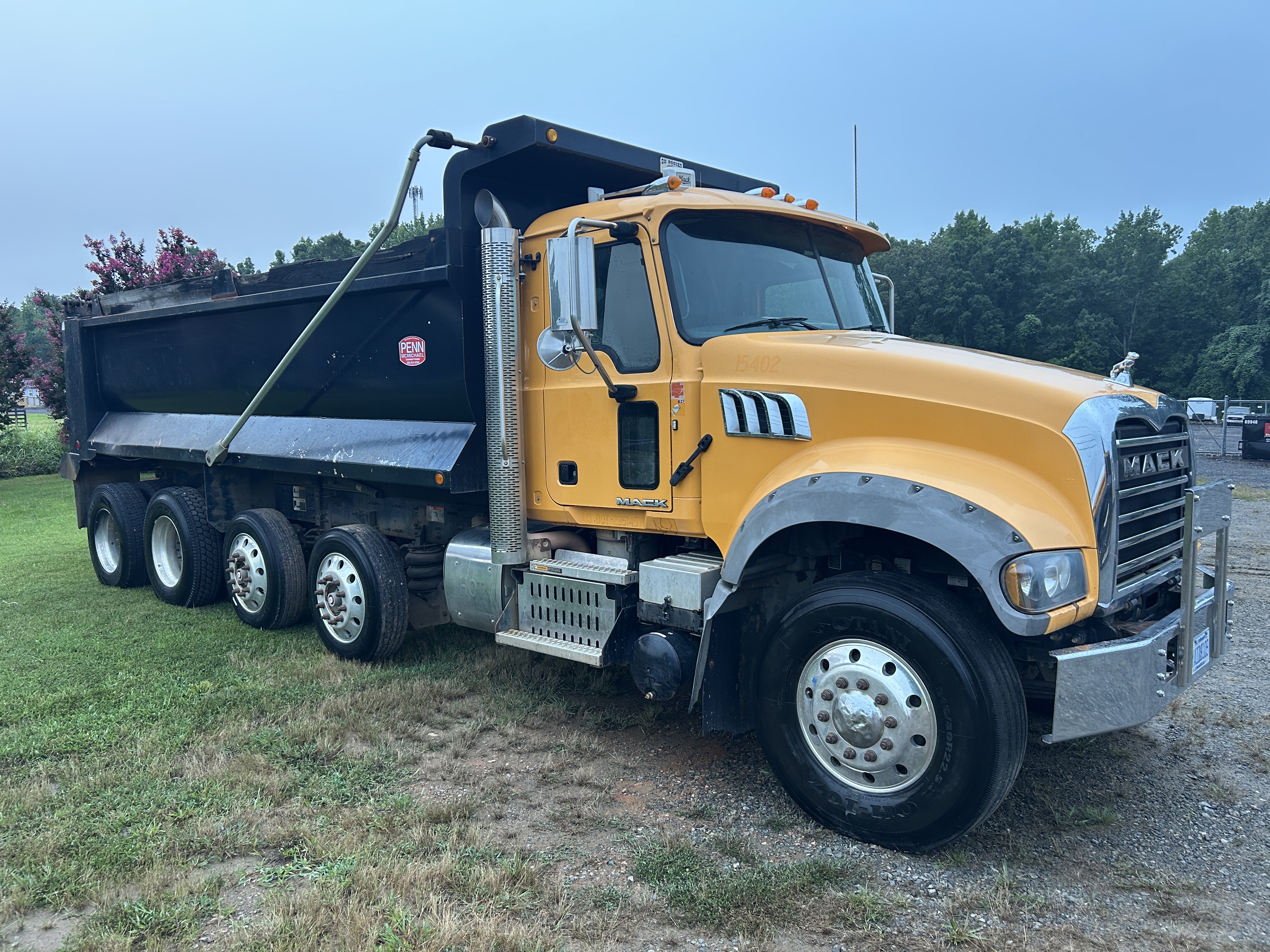 Used 2014 Mack Granite GU713 Quad Axle Dump Truck - Automatic