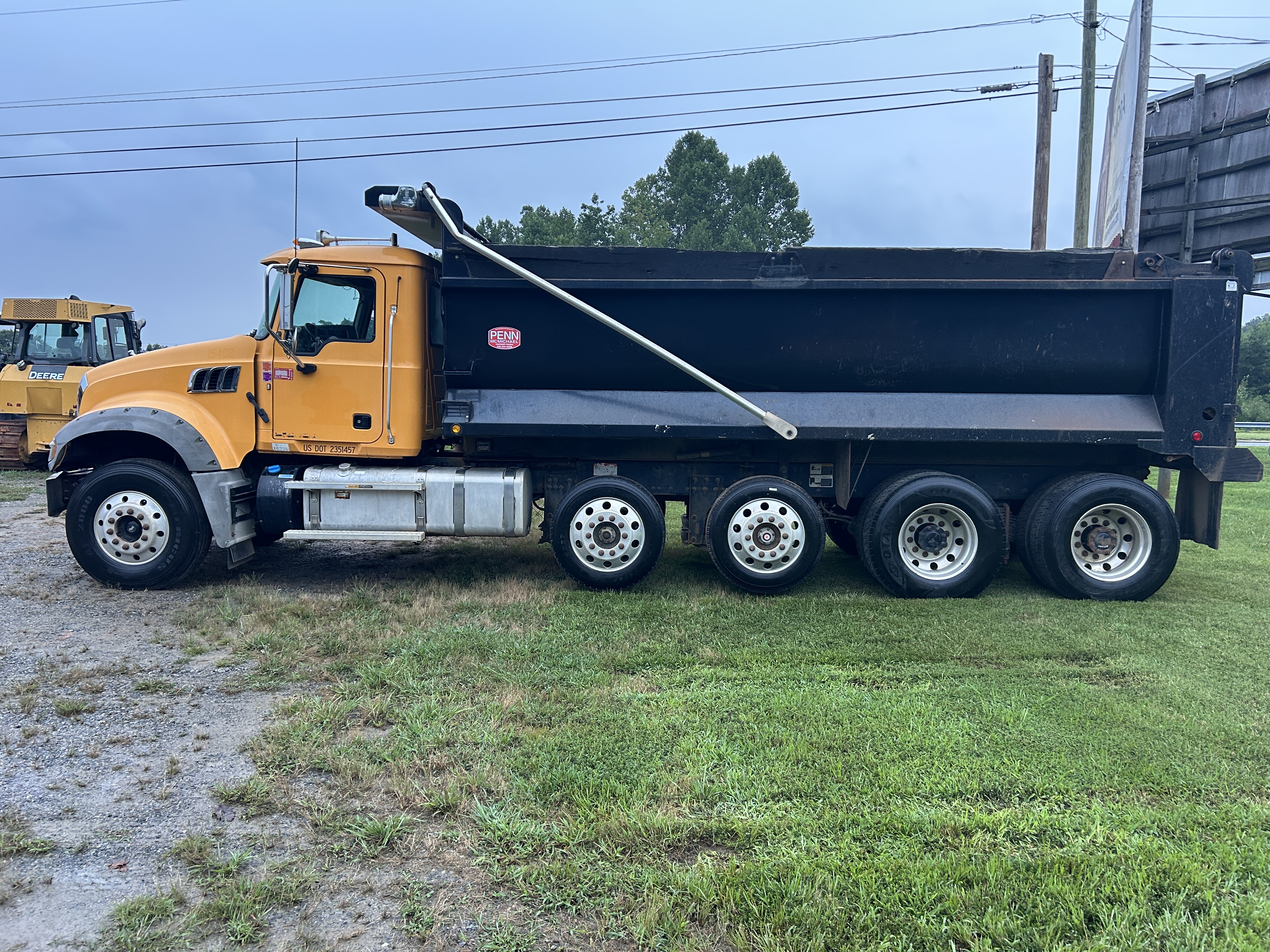 Used 2014 Mack Granite GU713 Quad Axle Dump Truck - Automatic