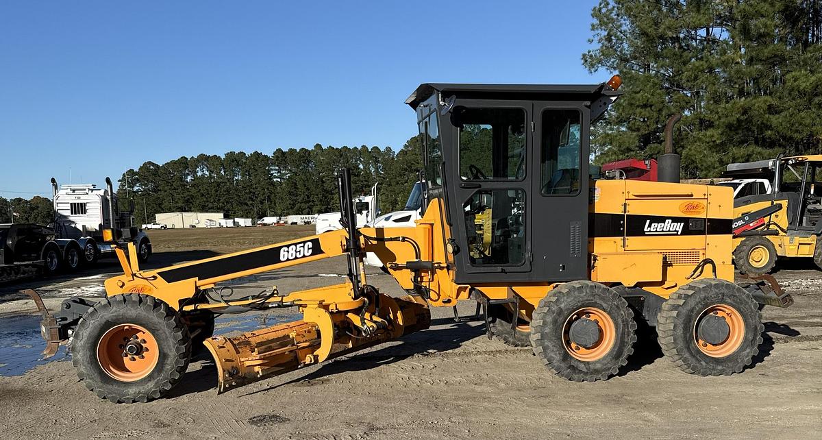Used 2017 Leeboy 685C with only 1362
