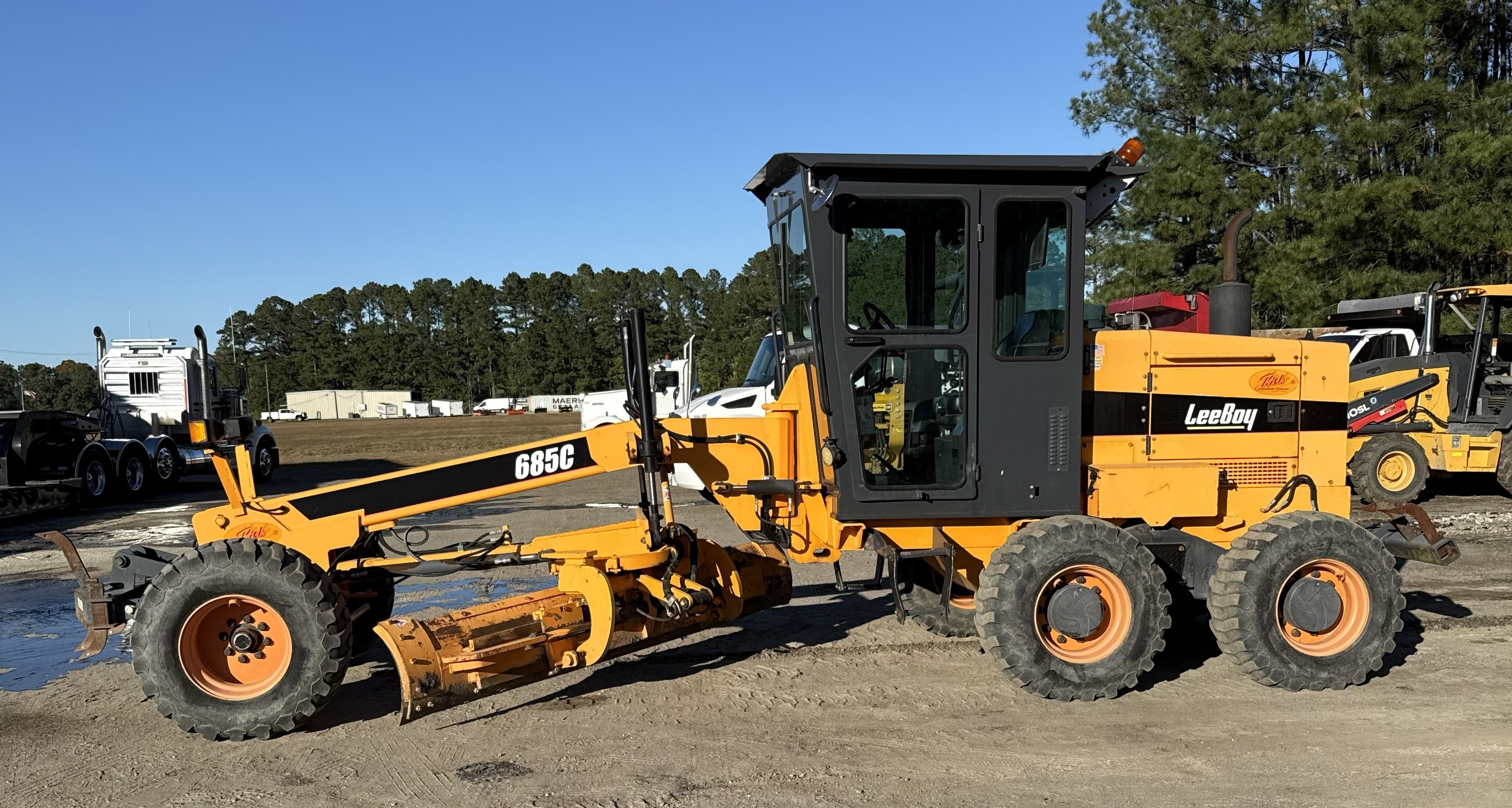 Used 2017 Leeboy 685C with only 1362