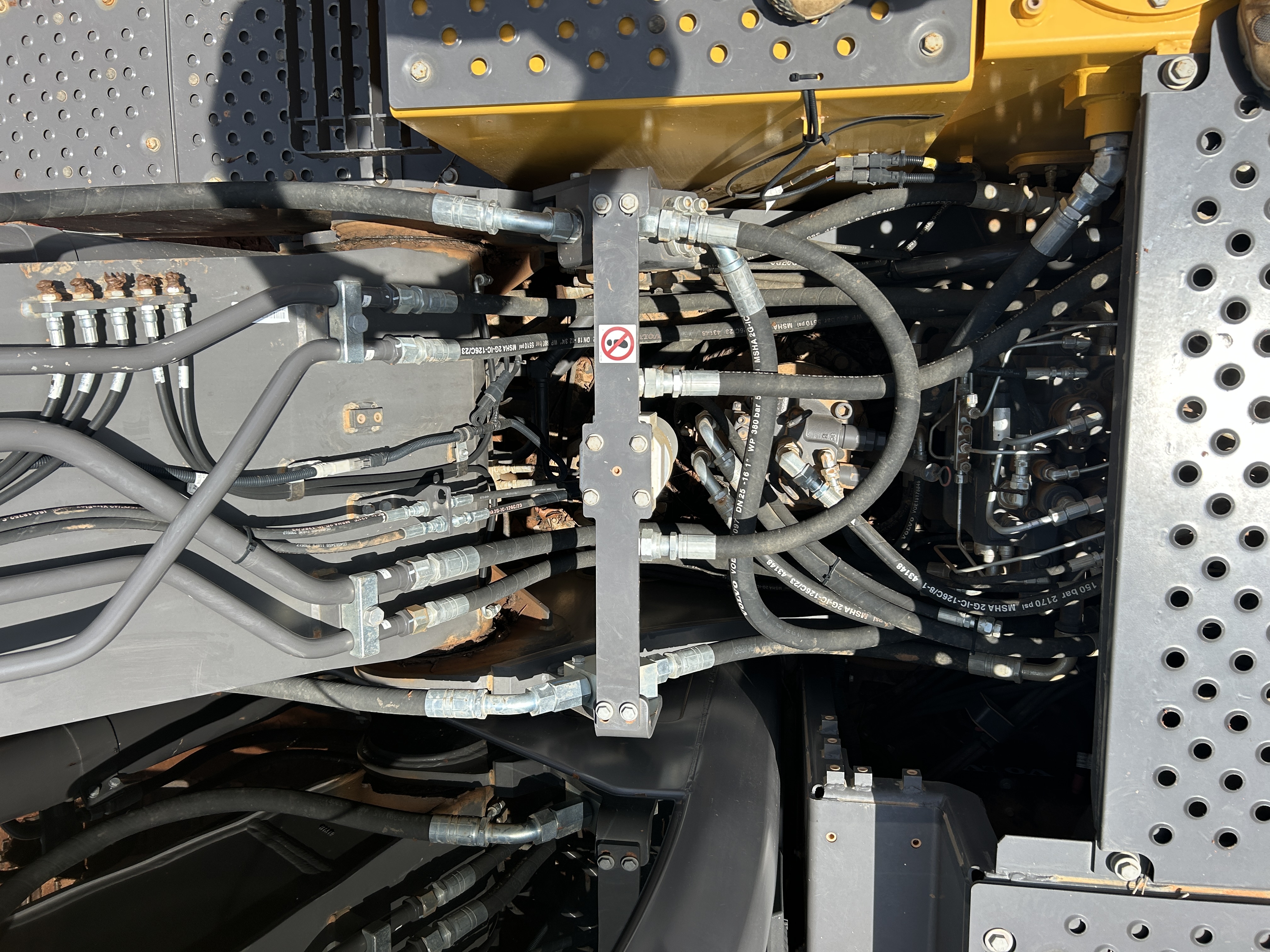 Used 2023 Volvo EC200EL - Loaded like new