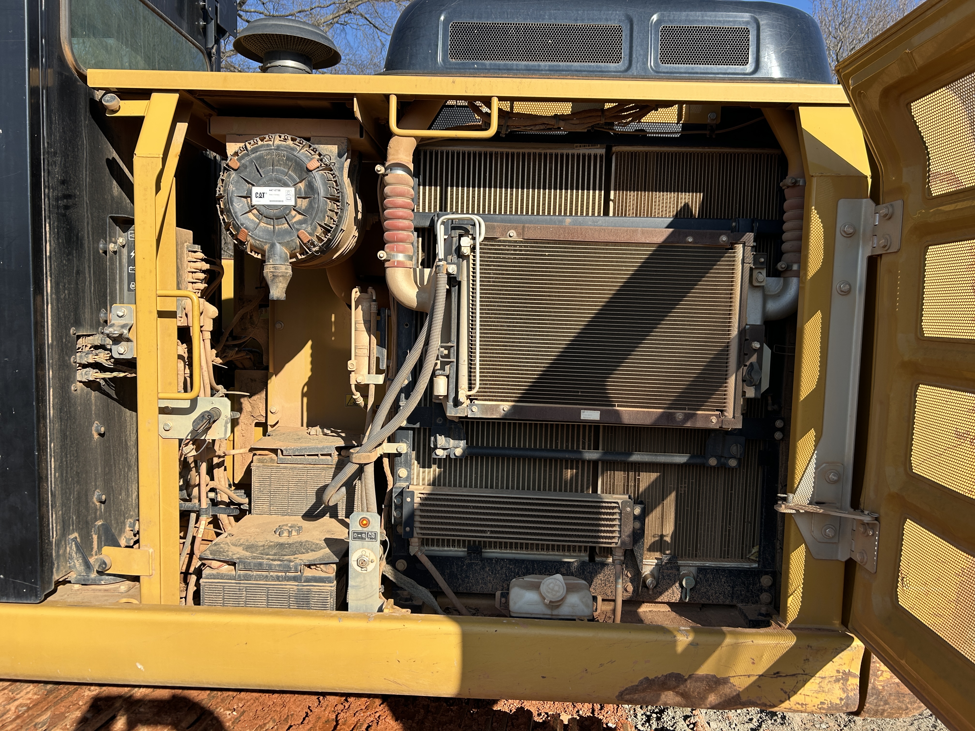 Used 2016 Caterpillar 323FL