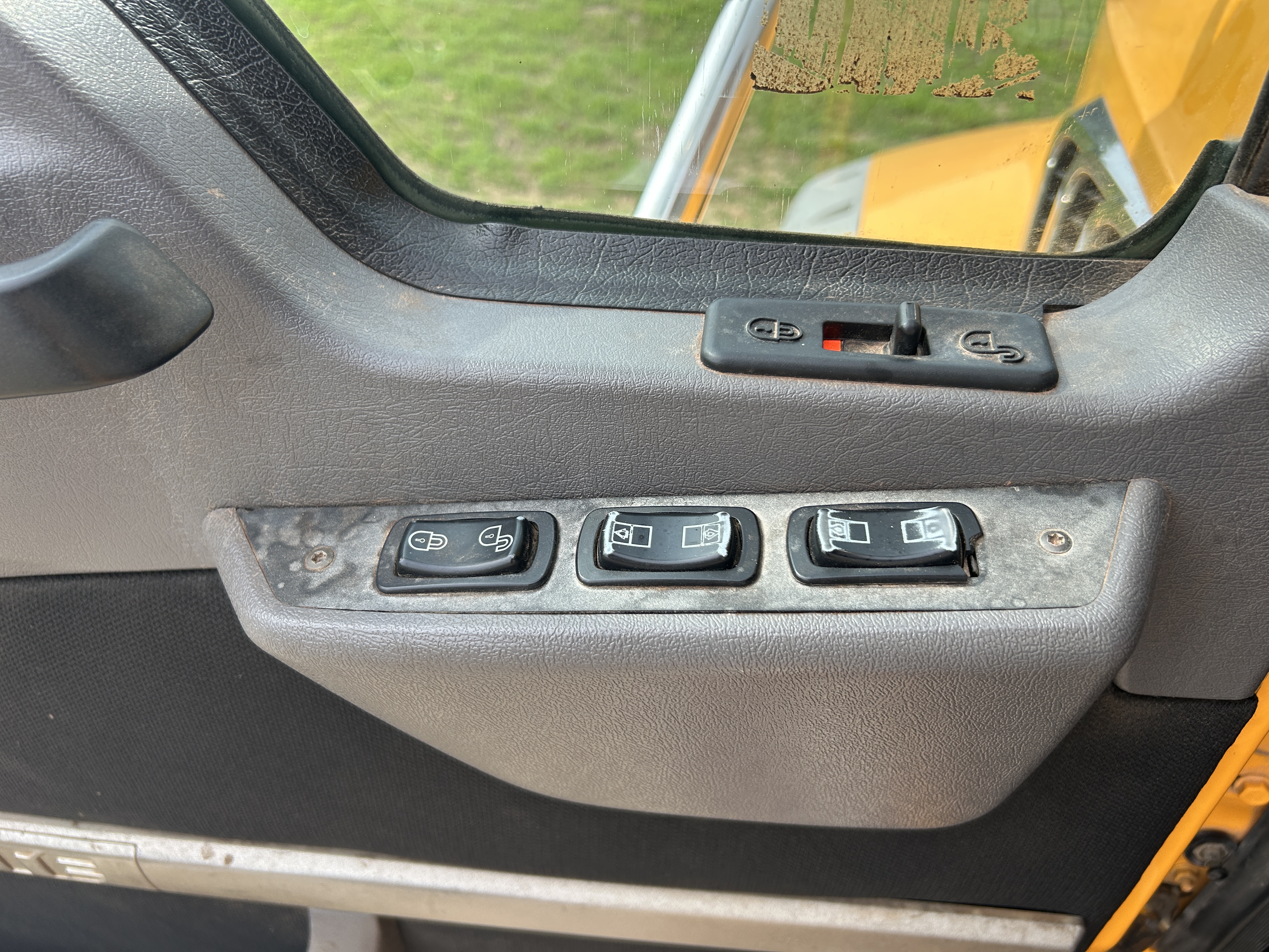 Used 2018 Mack Granite GU713 Quad Axle Dump Truck - automatic