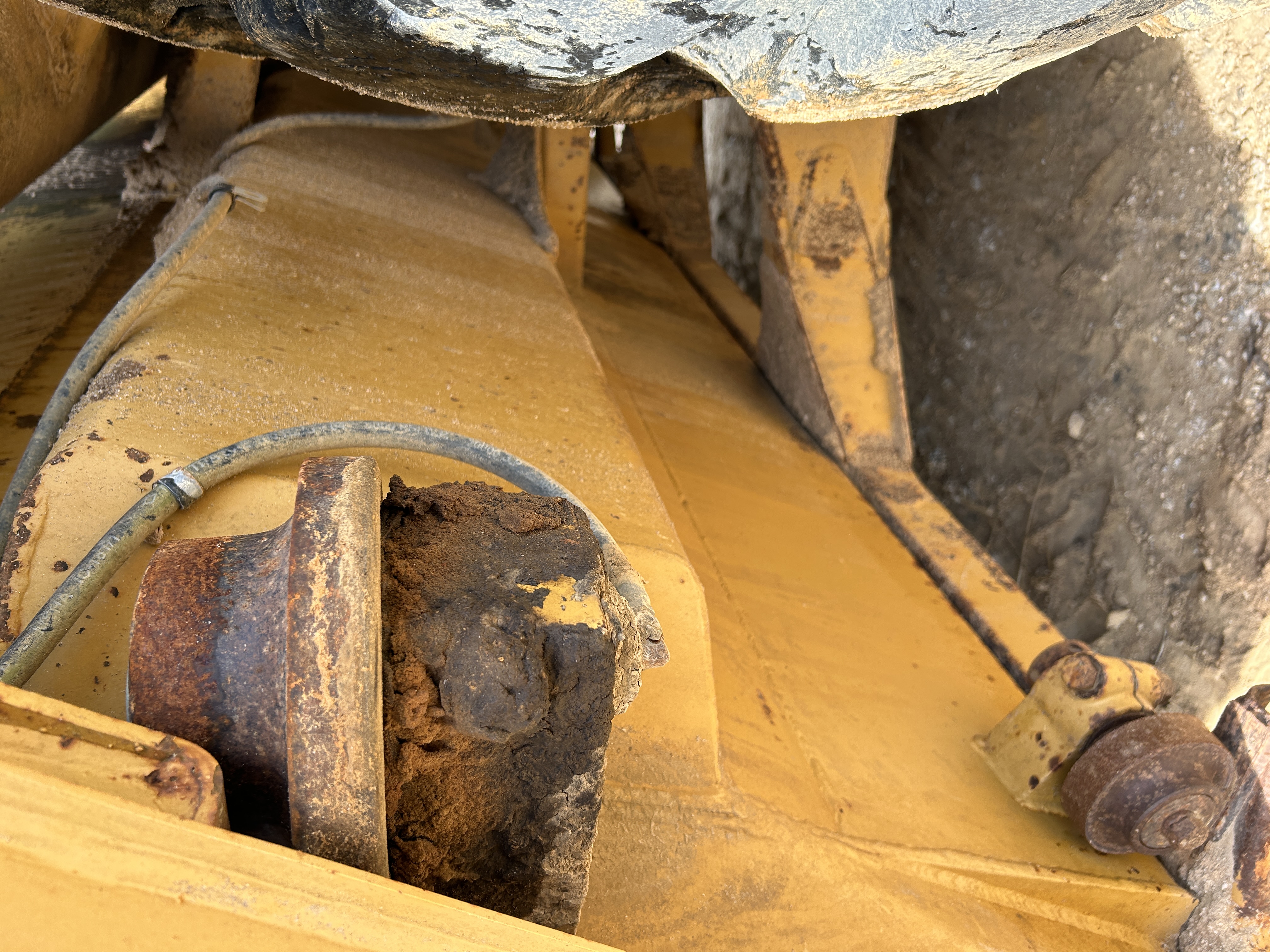 Used 2004 Case STX450 with 17 yard Noble Pull pan