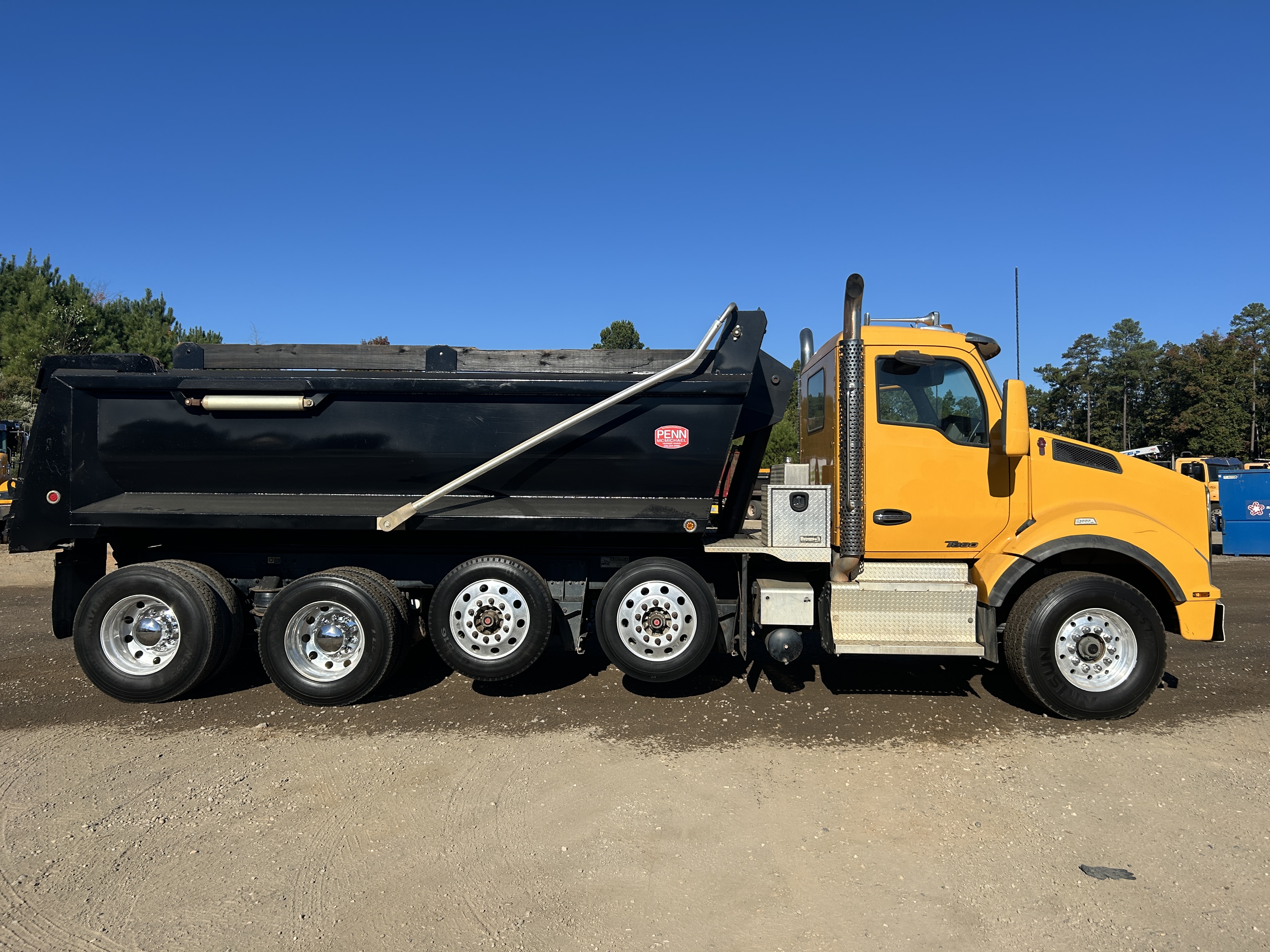 Used 2016 Kenworth T880 Quad Axle Dump Truck - Automatic