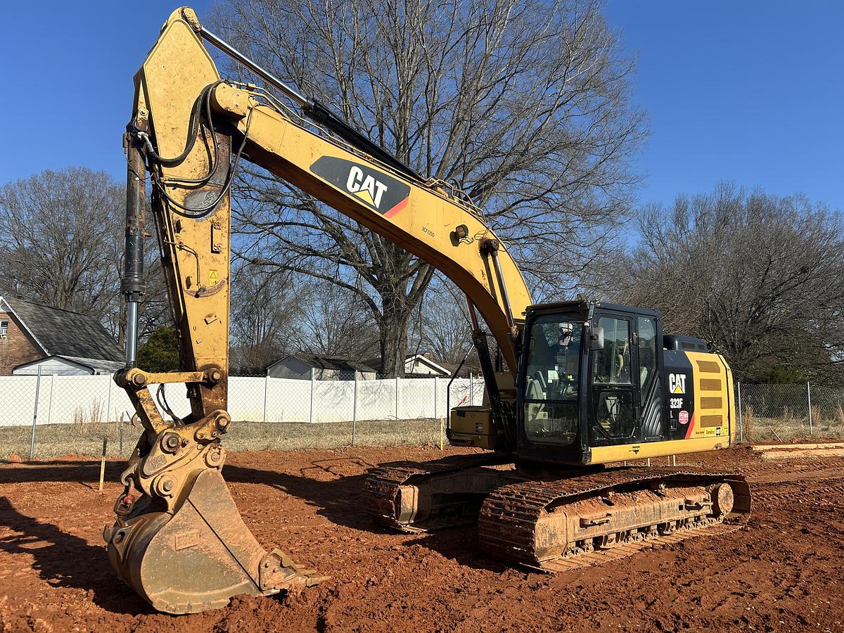 Used 2016 Caterpillar 323FL
