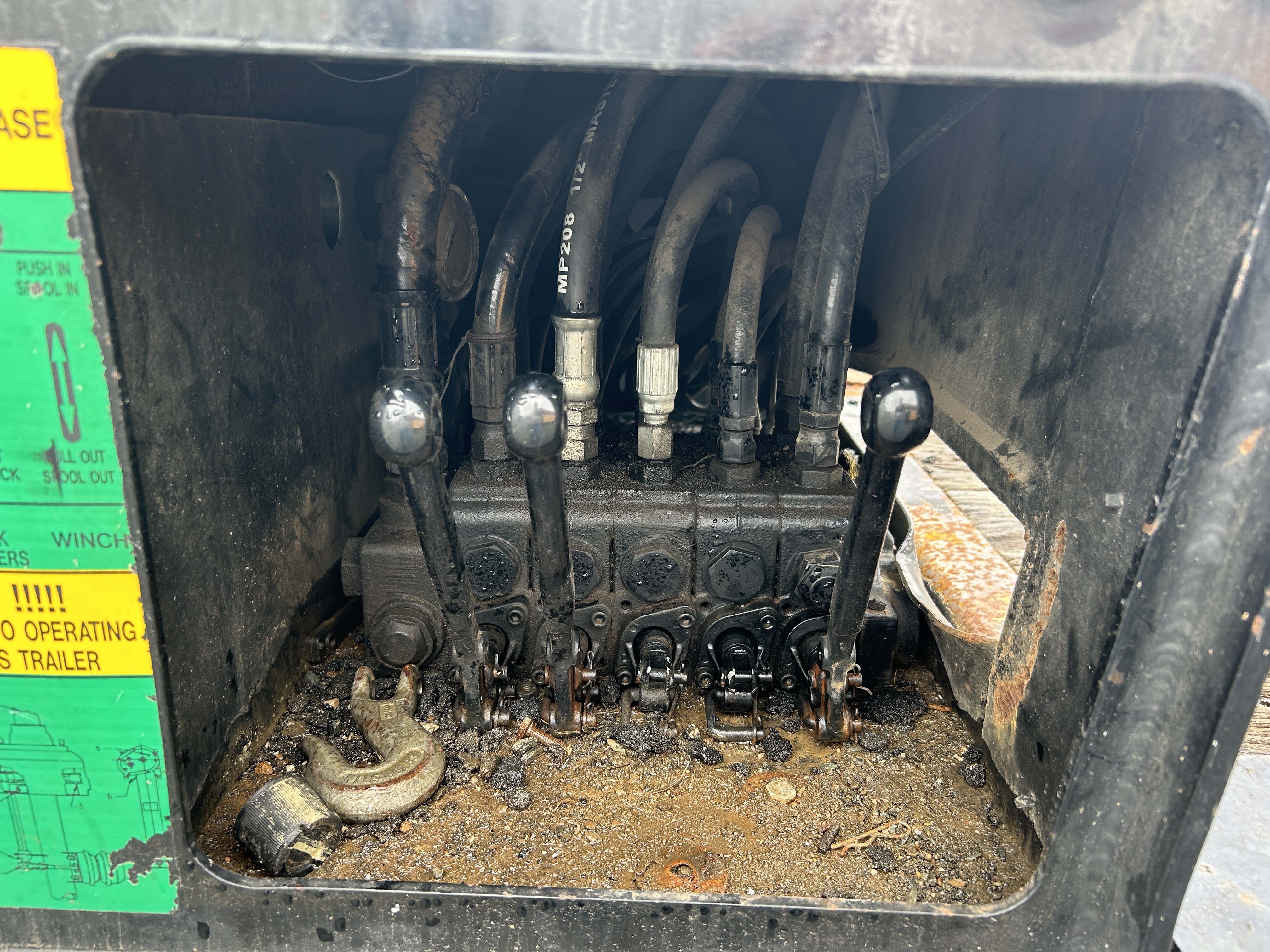 Used 2005 Kalyn Siebert   35 Ton Sliding Tilt deck