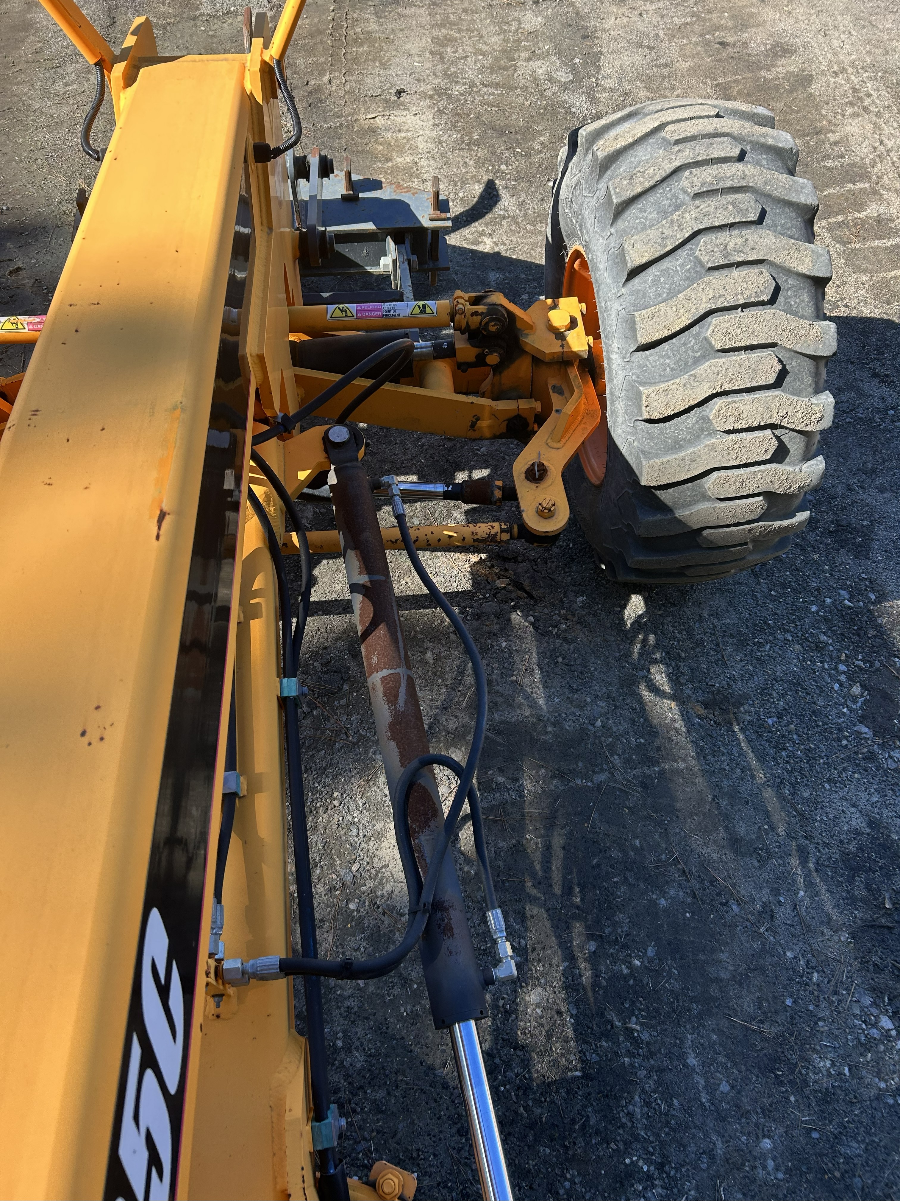 Used 2017 Leeboy 685C with only 1362