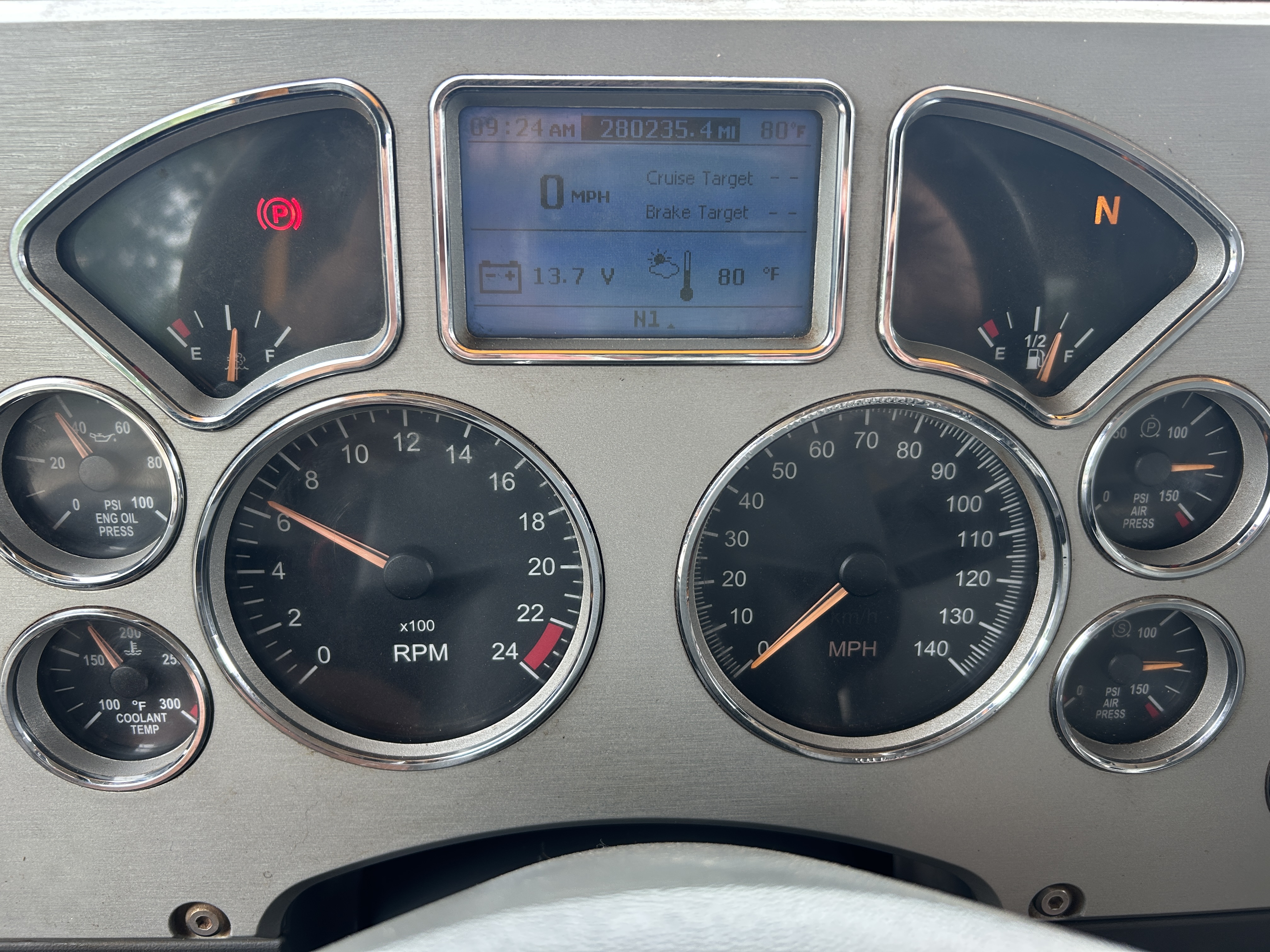 Used 2018 Mack Granite GU713 Quad Axle Dump Truck - automatic
