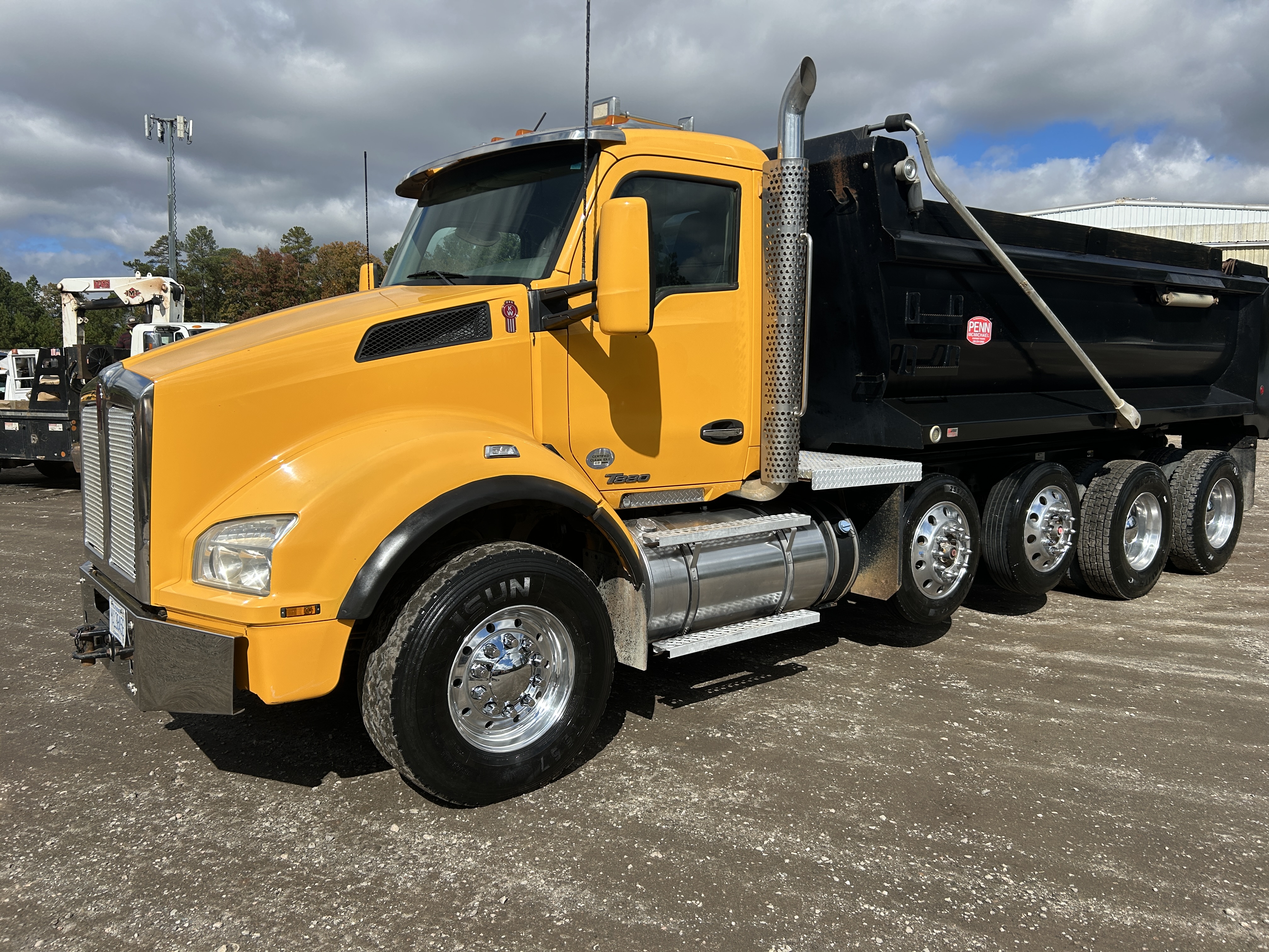 Used 2016 Kenworth T880 Quad Axle Dump Truck - Automatic