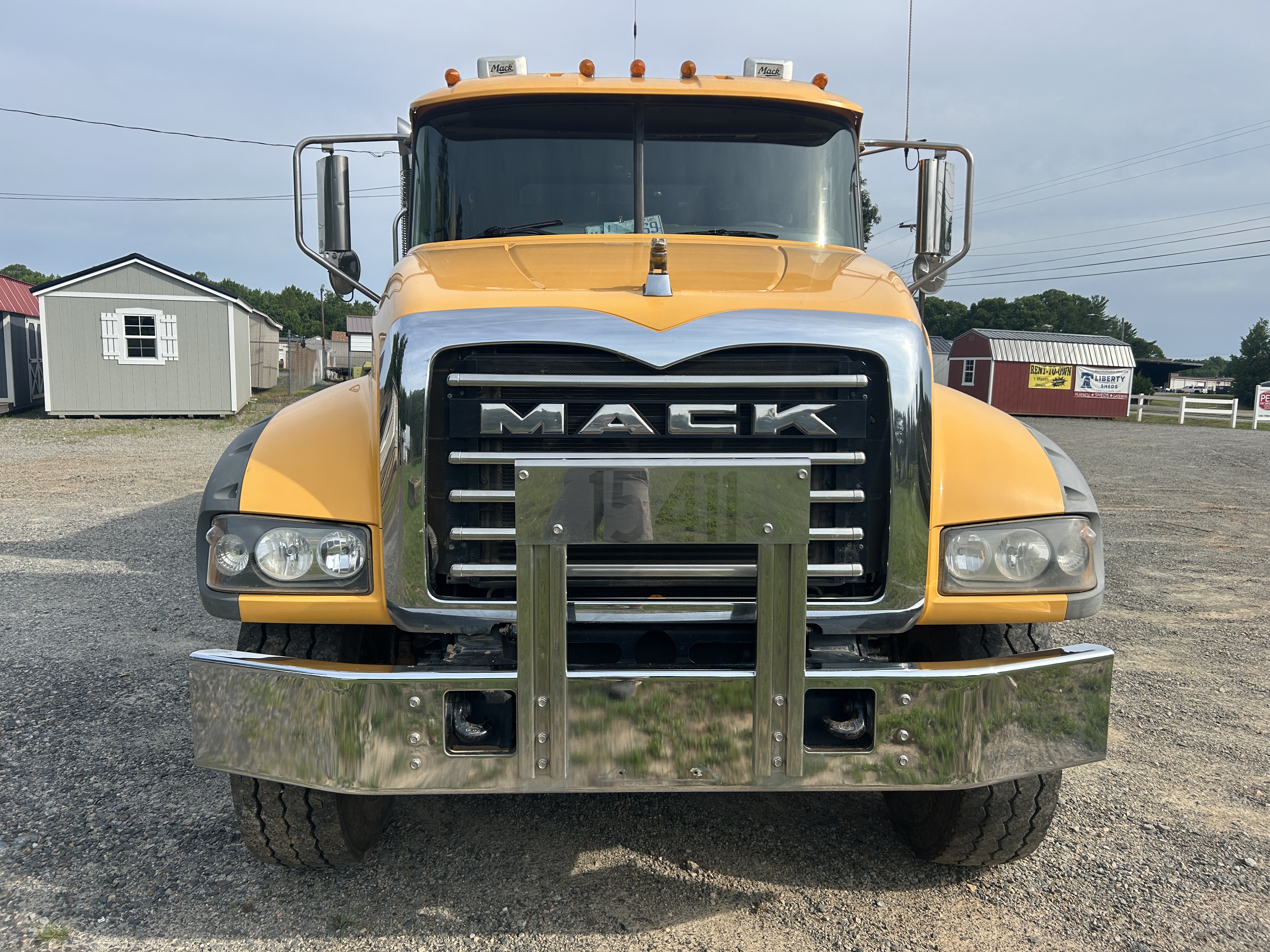 Used 2018 Mack Granite GU713 Quad Axle Dump Truck - automatic