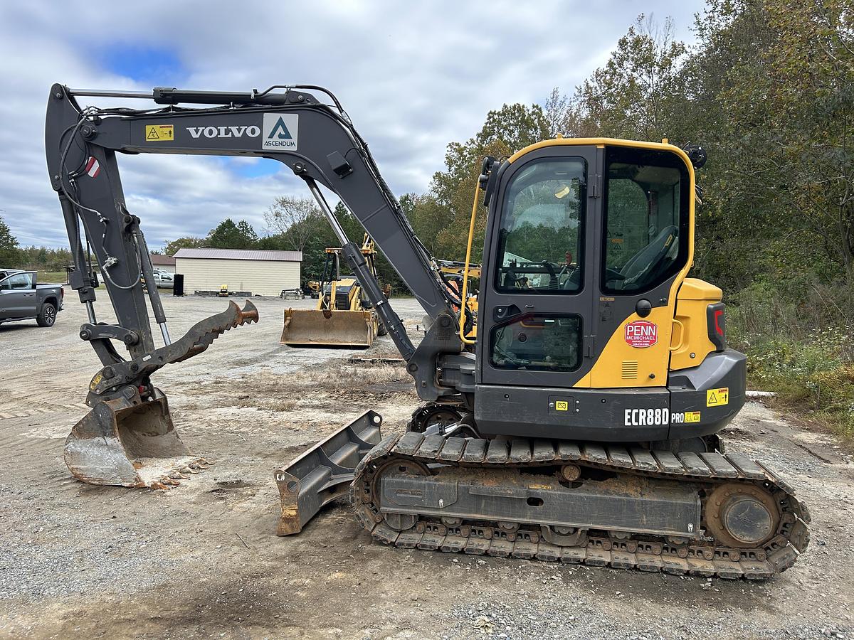 Used 2022 Volvo ECR88D PRO with only 654 hrs, loaded!