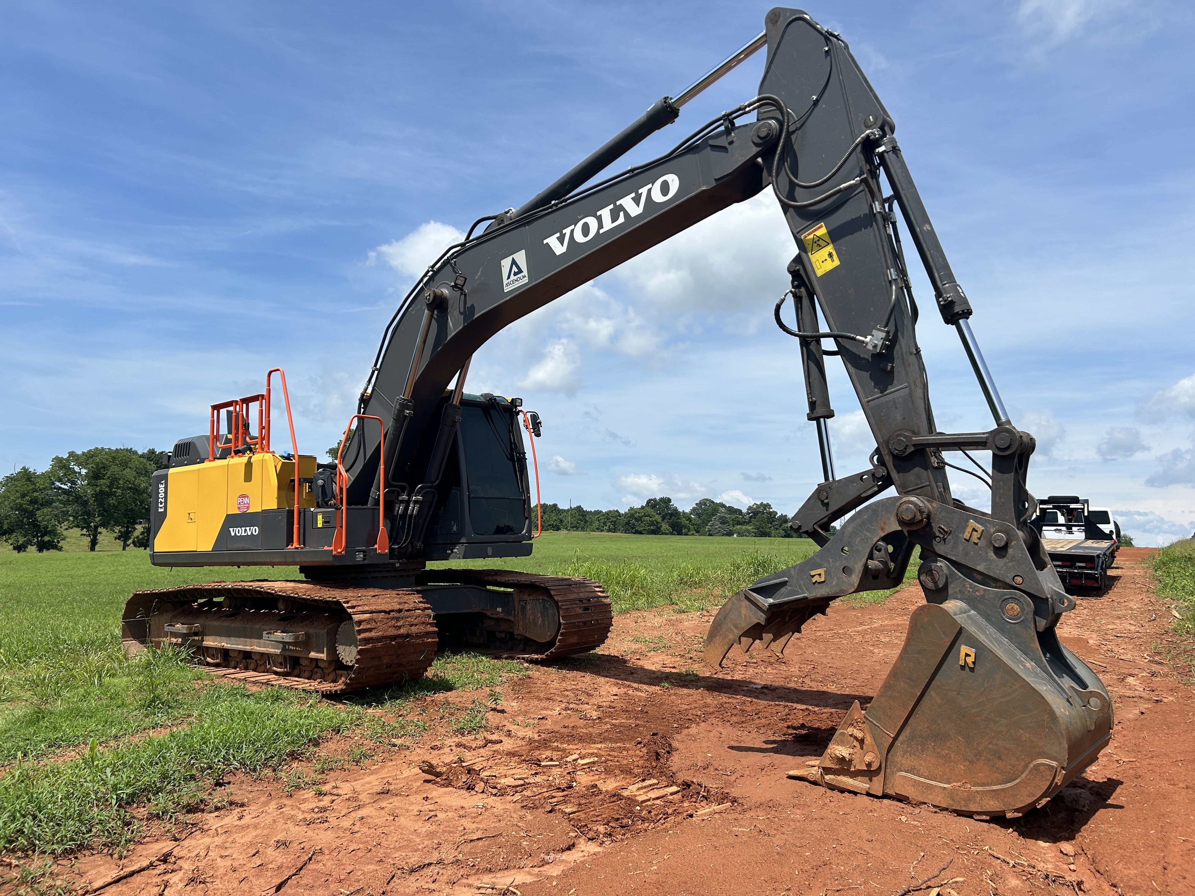 Used 2023 Volvo EC200EL - Loaded like new