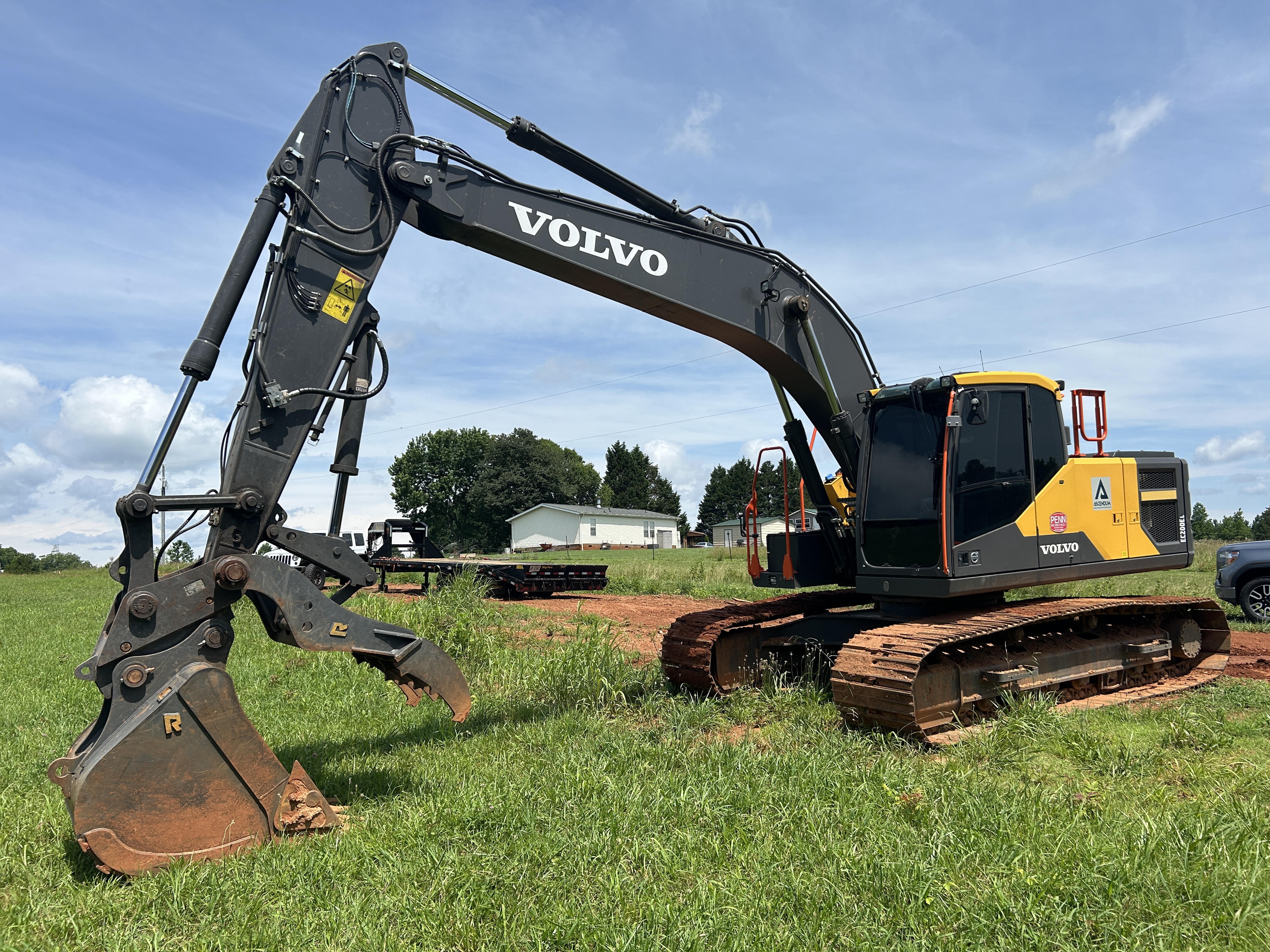 Used 2023 Volvo EC200EL - Loaded like new