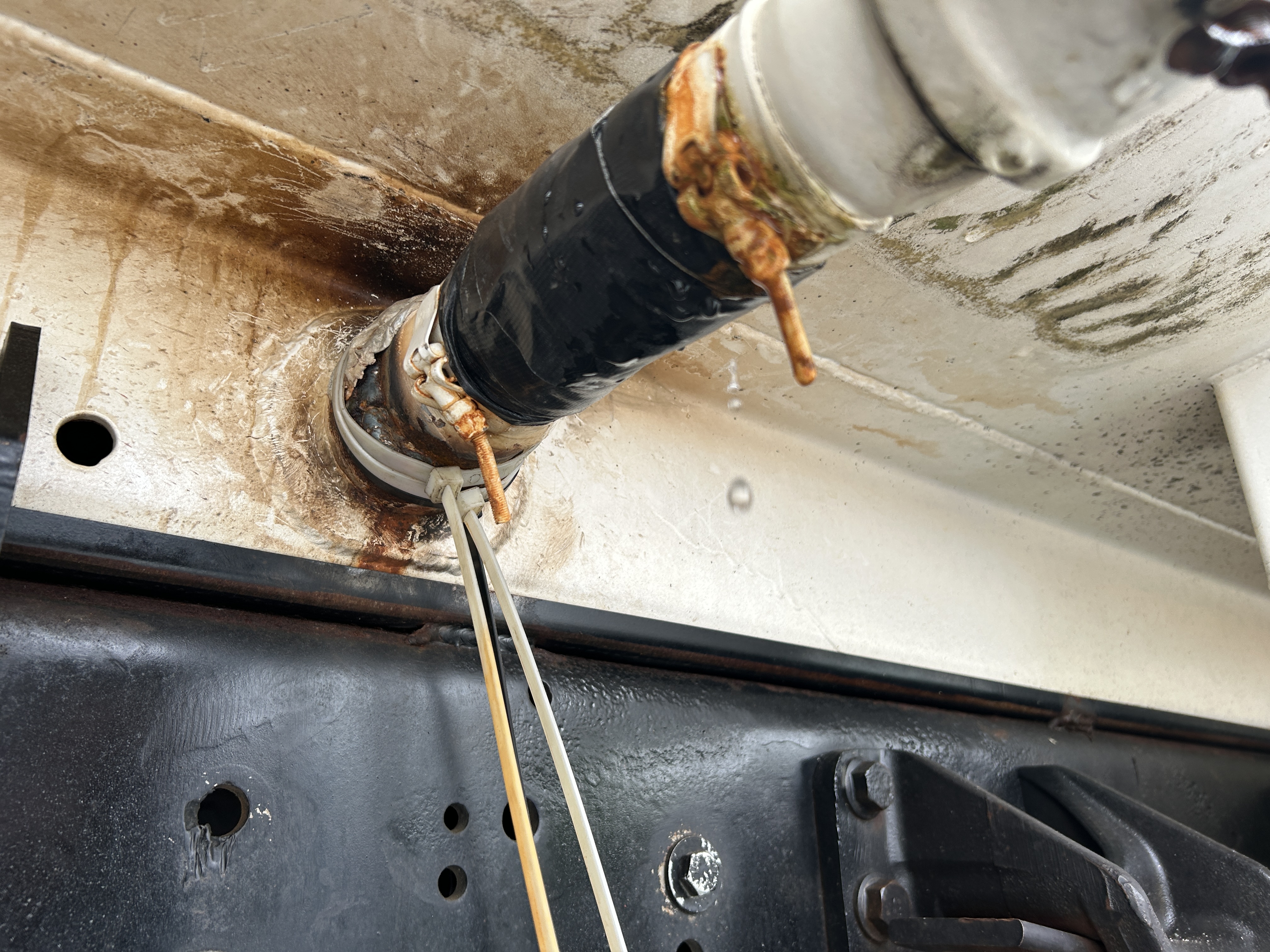 Used 2006 International 2000 Gallon Water Truck